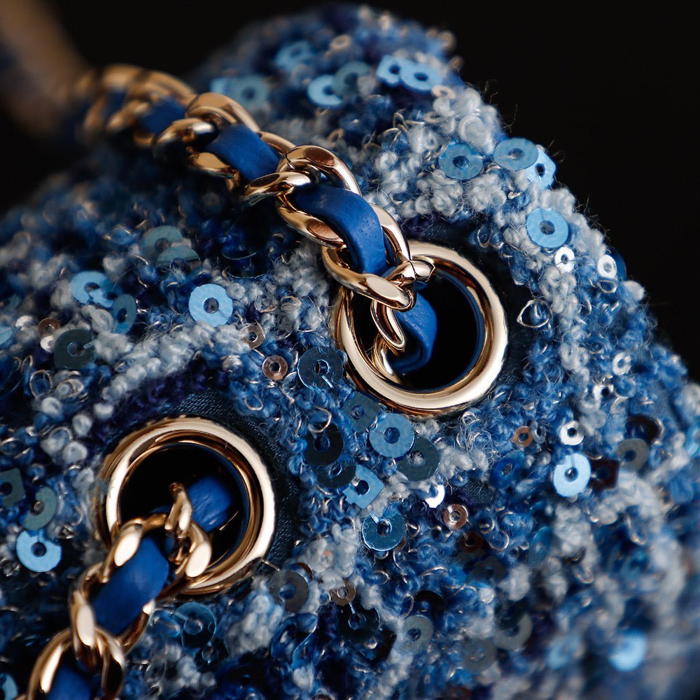 CHANEL 25S FLAP BAG 21 CM IN BLUE SEQUINED TWEED WITH GOLD HARDWARE - Image 11