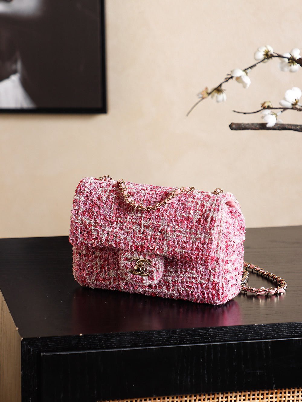 CHANEL 25S FLAP BAG 21 CM IN PINK SEQUINED TWEED WITH GOLD HARDWARE - Image 2