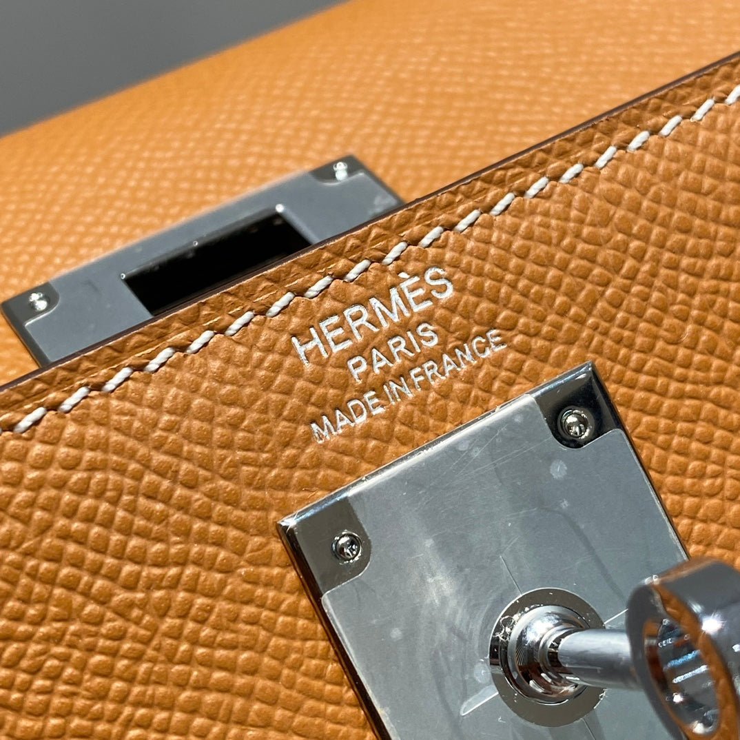 KELLY 28CM IN GOLD EPSOM CALFSKIN PALLADIUM HARDWARE - Image 7