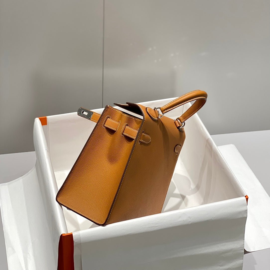 KELLY 28CM IN GOLD EPSOM CALFSKIN PALLADIUM HARDWARE - Image 5