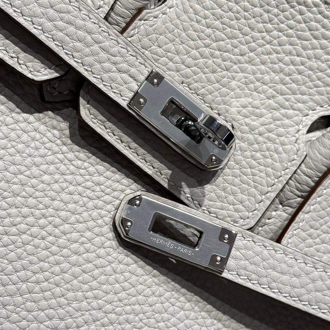 HM BIRKIN 25CM IN CREAM TOGO LEATHER SILVER HARDWARE - Image 17