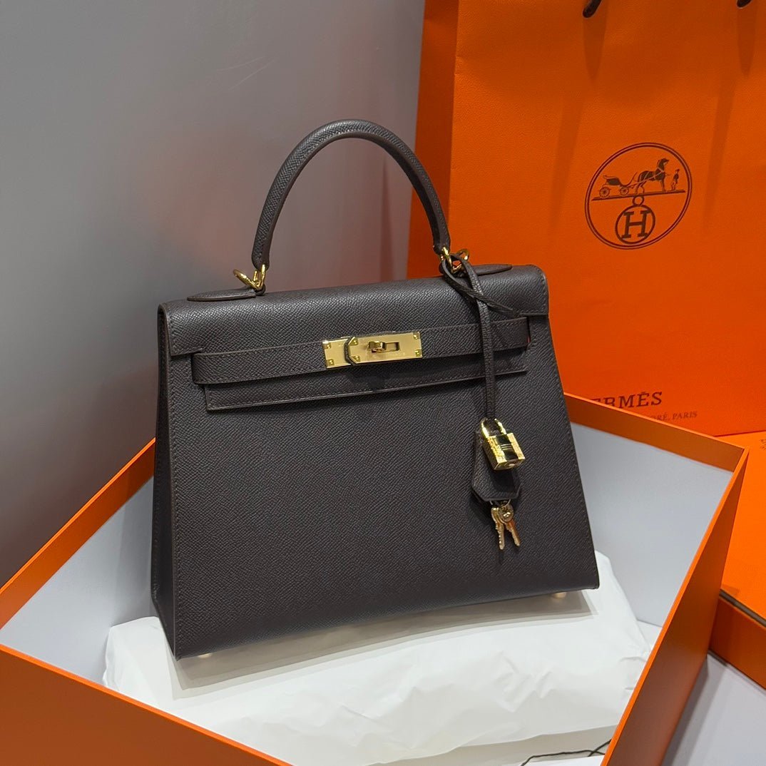 KELLY 28CM IN EBENE EPSOM CALFSKIN GOLD HARDWARE - Image 10