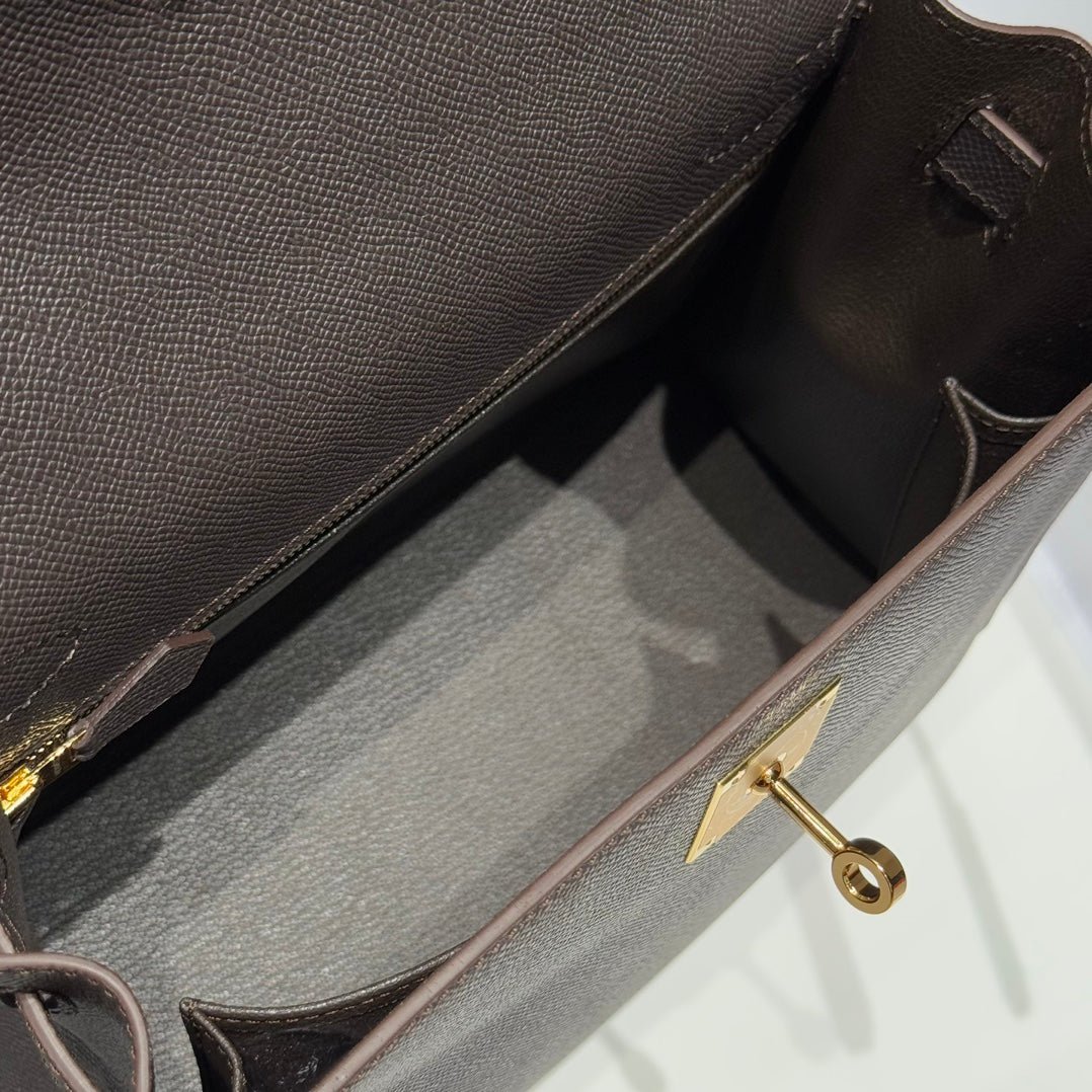KELLY 28CM IN EBENE EPSOM CALFSKIN GOLD HARDWARE - Image 4