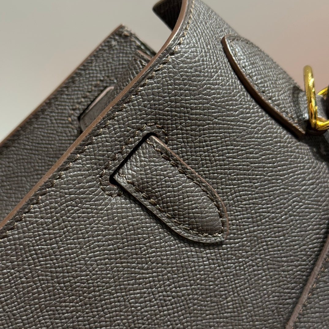 KELLY 28CM IN EBENE EPSOM CALFSKIN GOLD HARDWARE - Image 9