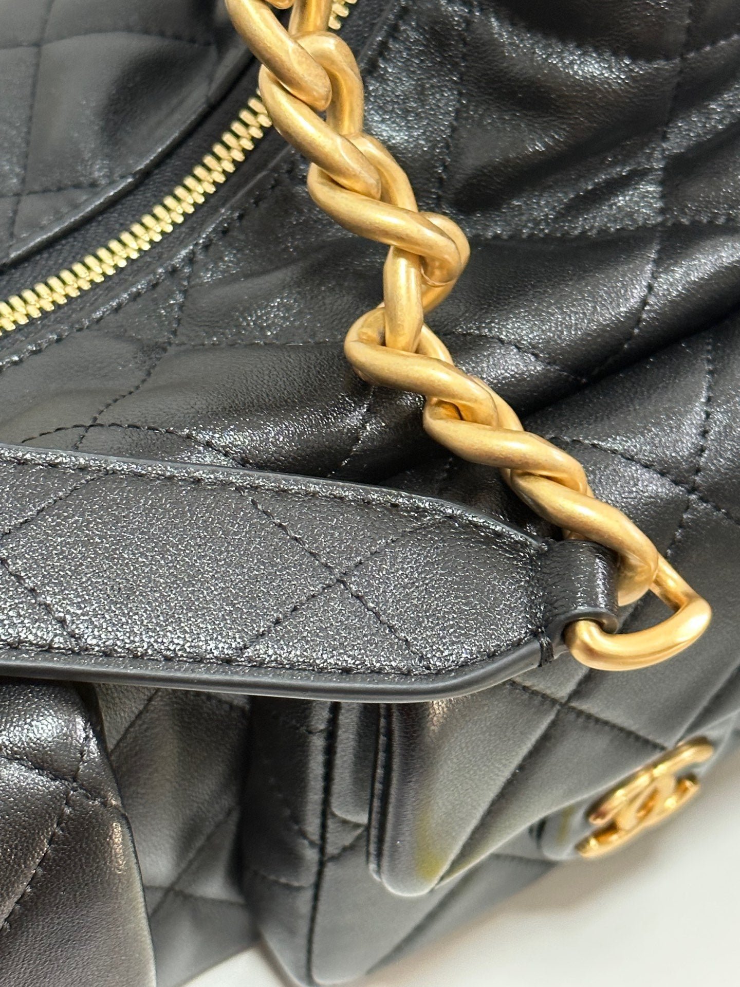 QUILTED HOBO CARGO BAG 31 IN BLACK CALFSKIN GOLD CHAIN - Image 3