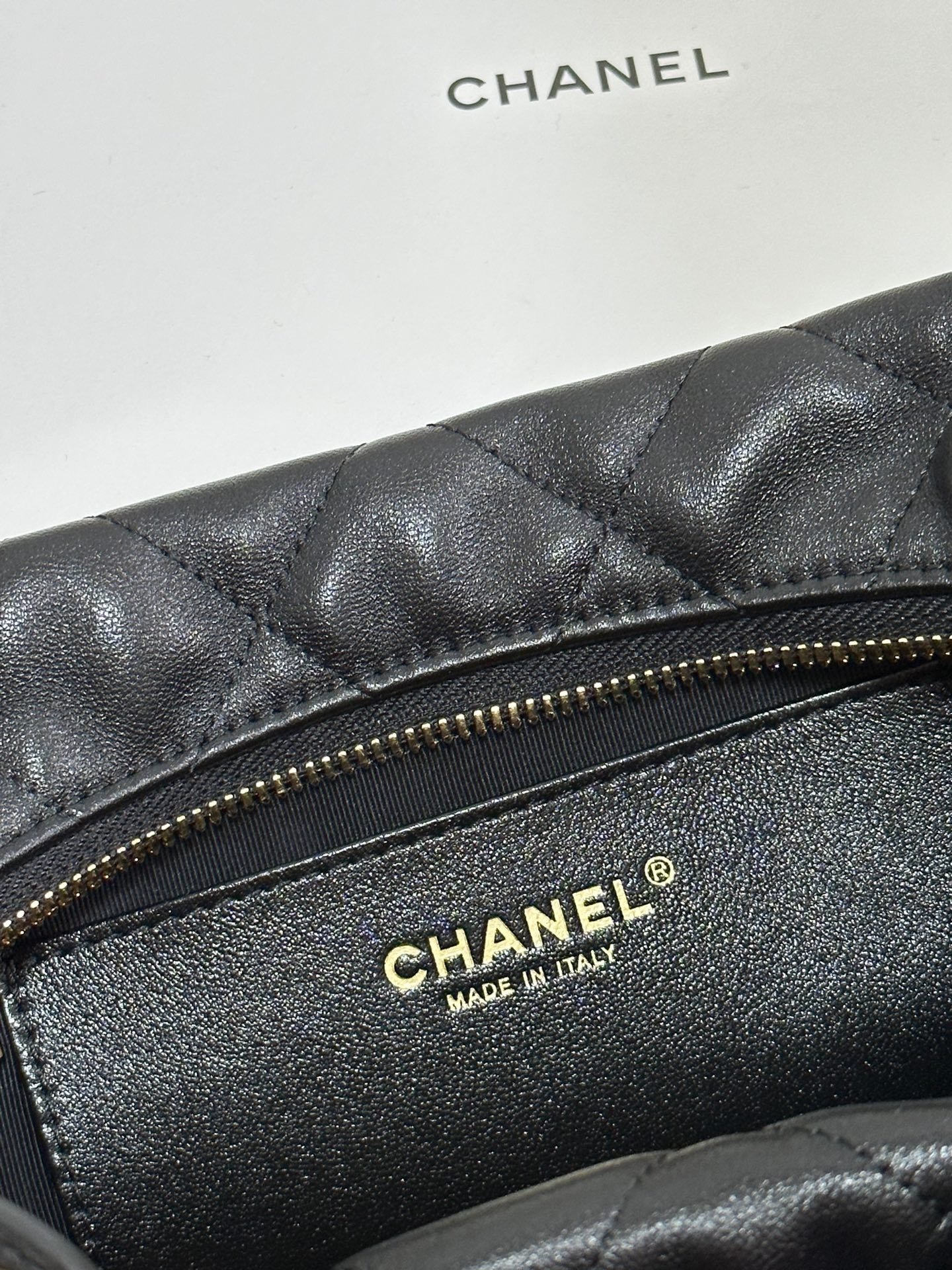 QUILTED HOBO CARGO BAG 31 IN BLACK CALFSKIN GOLD CHAIN - Image 4