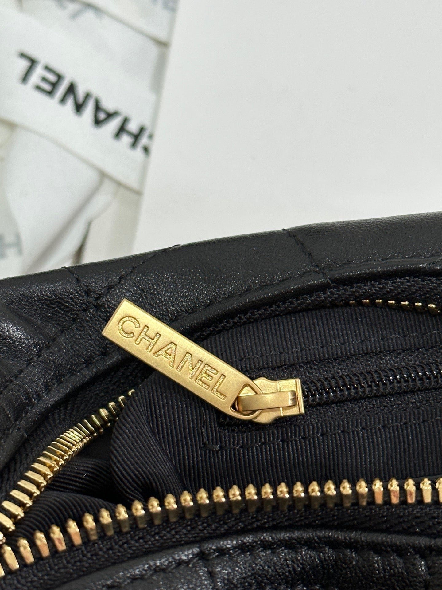 QUILTED HOBO CARGO BAG 31 IN BLACK CALFSKIN GOLD CHAIN - Image 14