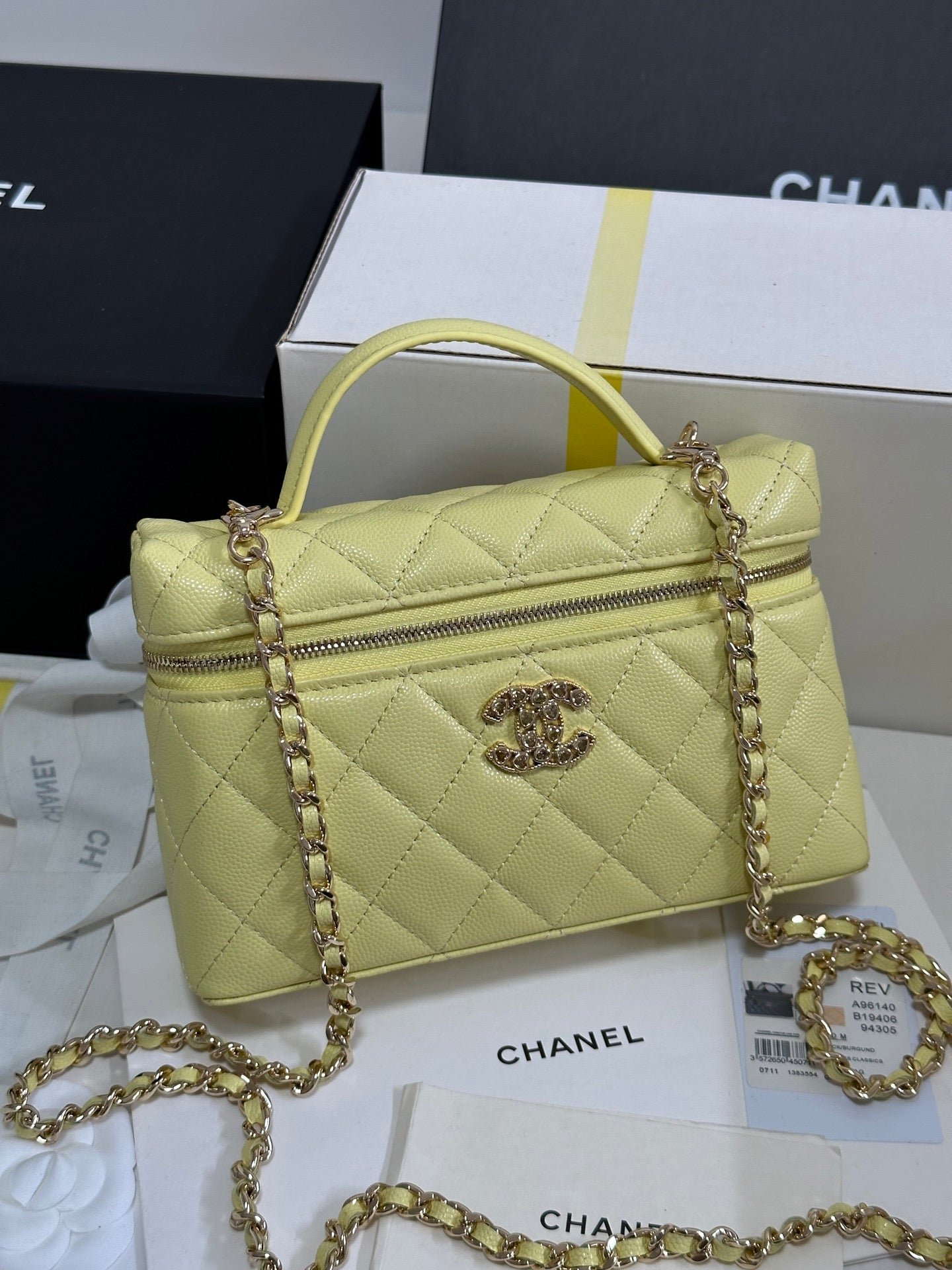 STRASS VANITY QUILTED CASE 19 IN YELLOW CALFSKIN WITH GOLD METALLIC - Image 16