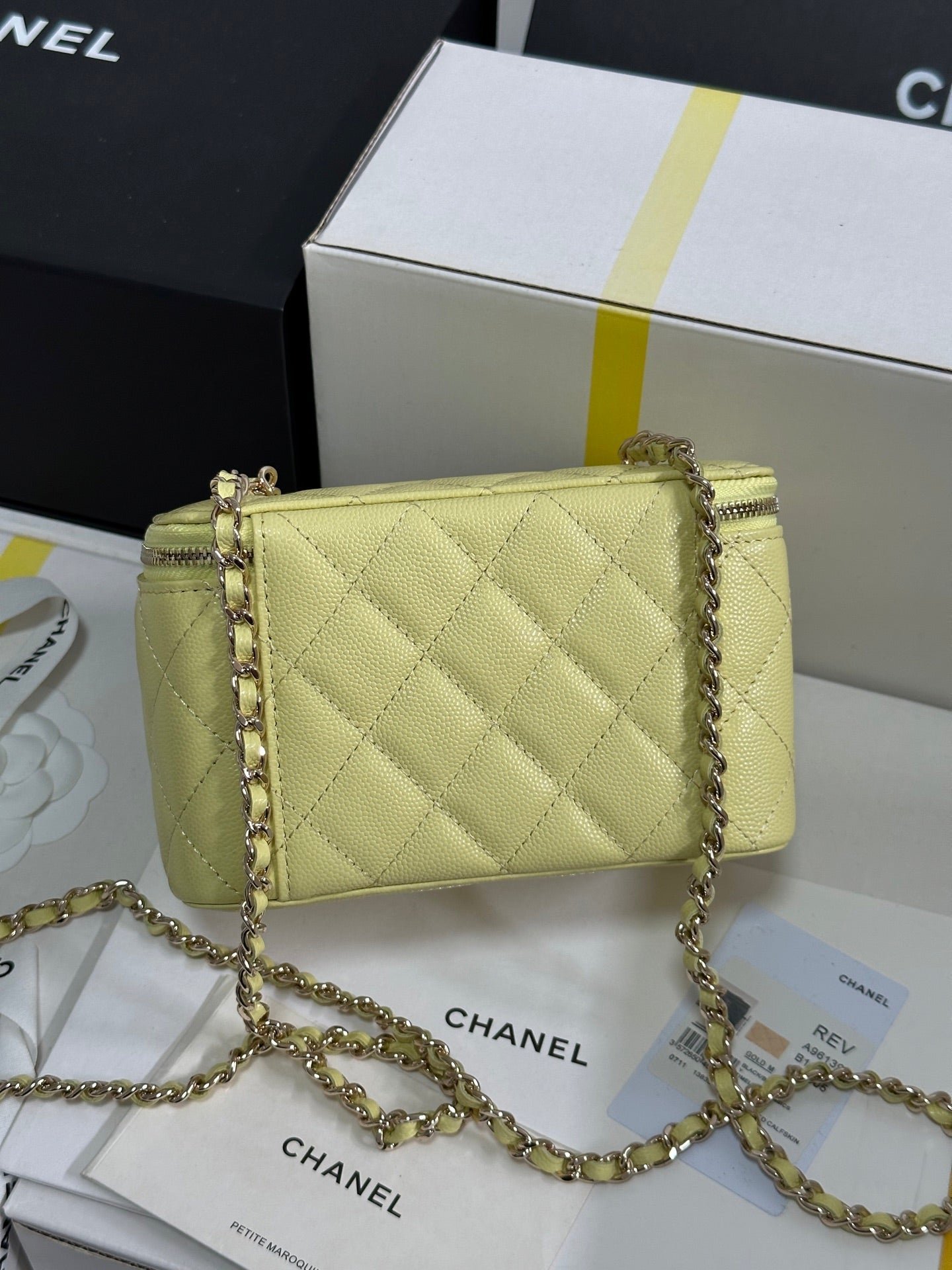 VANITY CASE 17 CRYSTAL STUDDED LOGO IN YELLOW CALFSKIN GOLD HARDWARE - Image 3