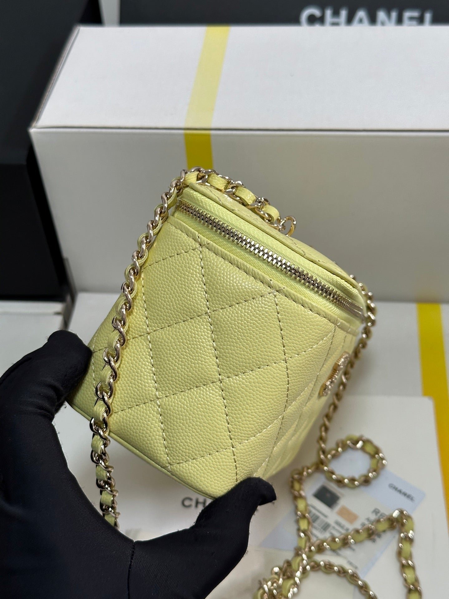 VANITY CASE 17 CRYSTAL STUDDED LOGO IN YELLOW CALFSKIN GOLD HARDWARE - Image 5