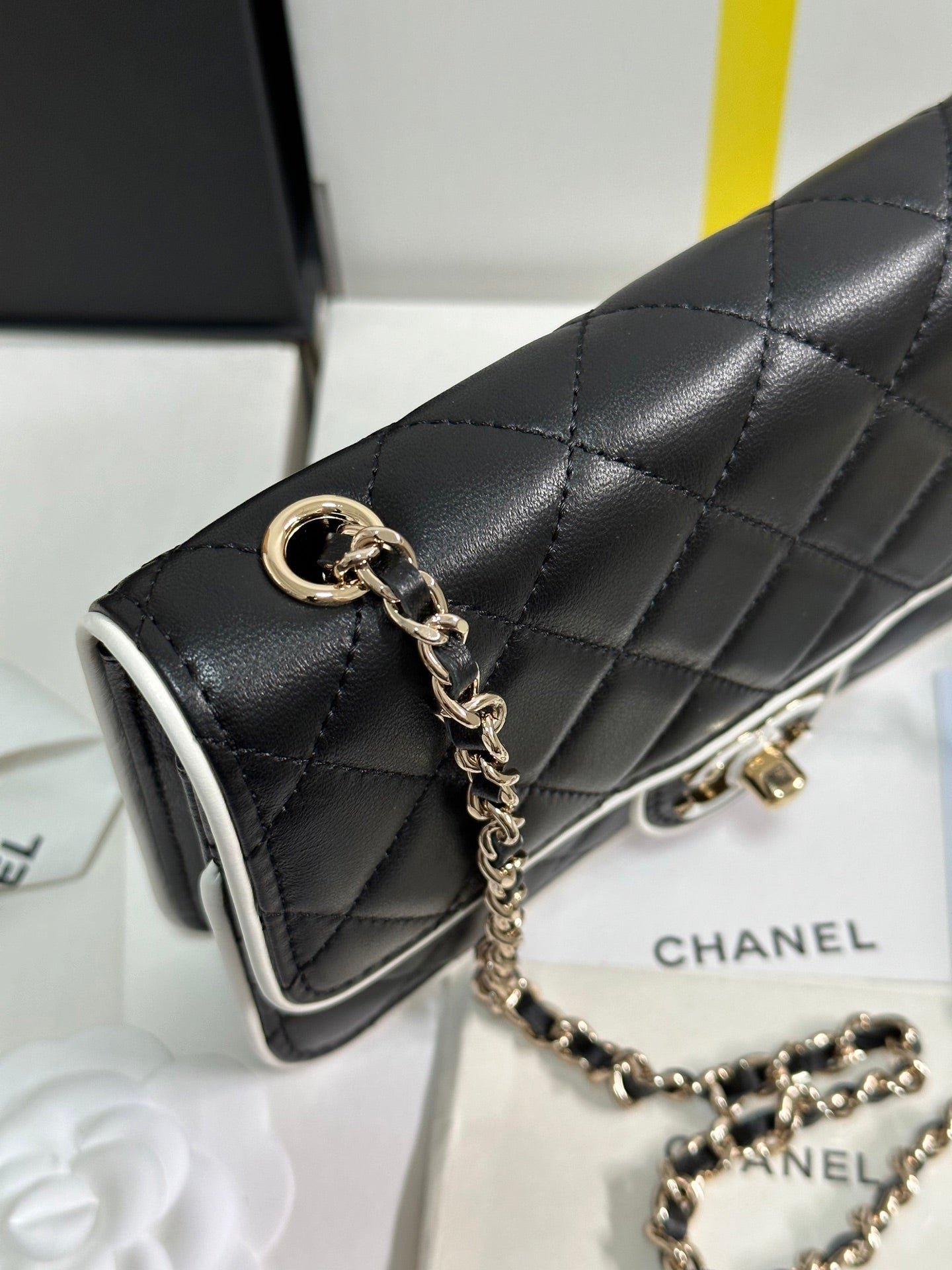 QUILTED FLAP BAG WITH WHITE TRIM 19 IN BLACK LAMBSKIN - Image 14