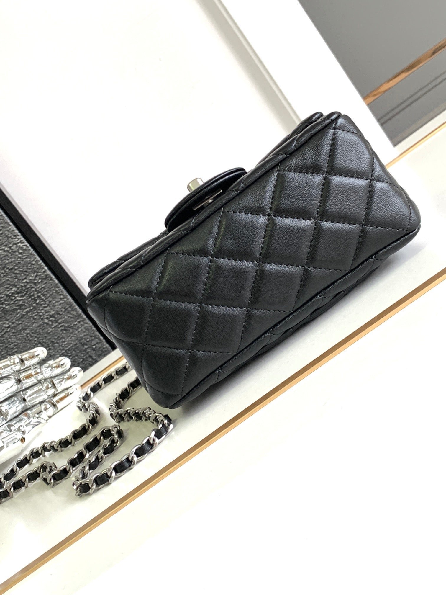 CC SMALL 17 FLAP BAG IN BLACK CALFSKIN - Image 15