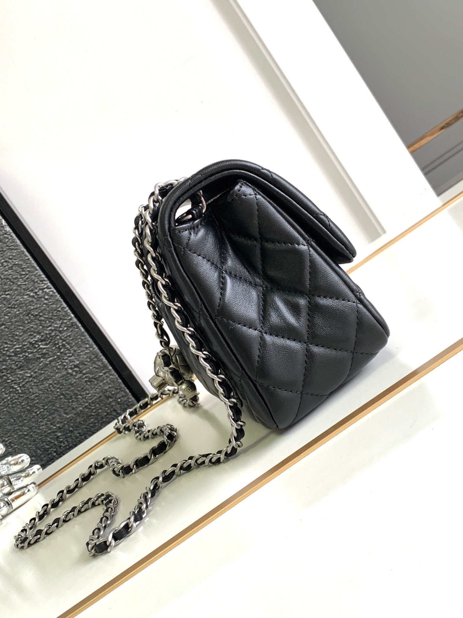 CC SMALL 17 FLAP BAG IN BLACK CALFSKIN - Image 18