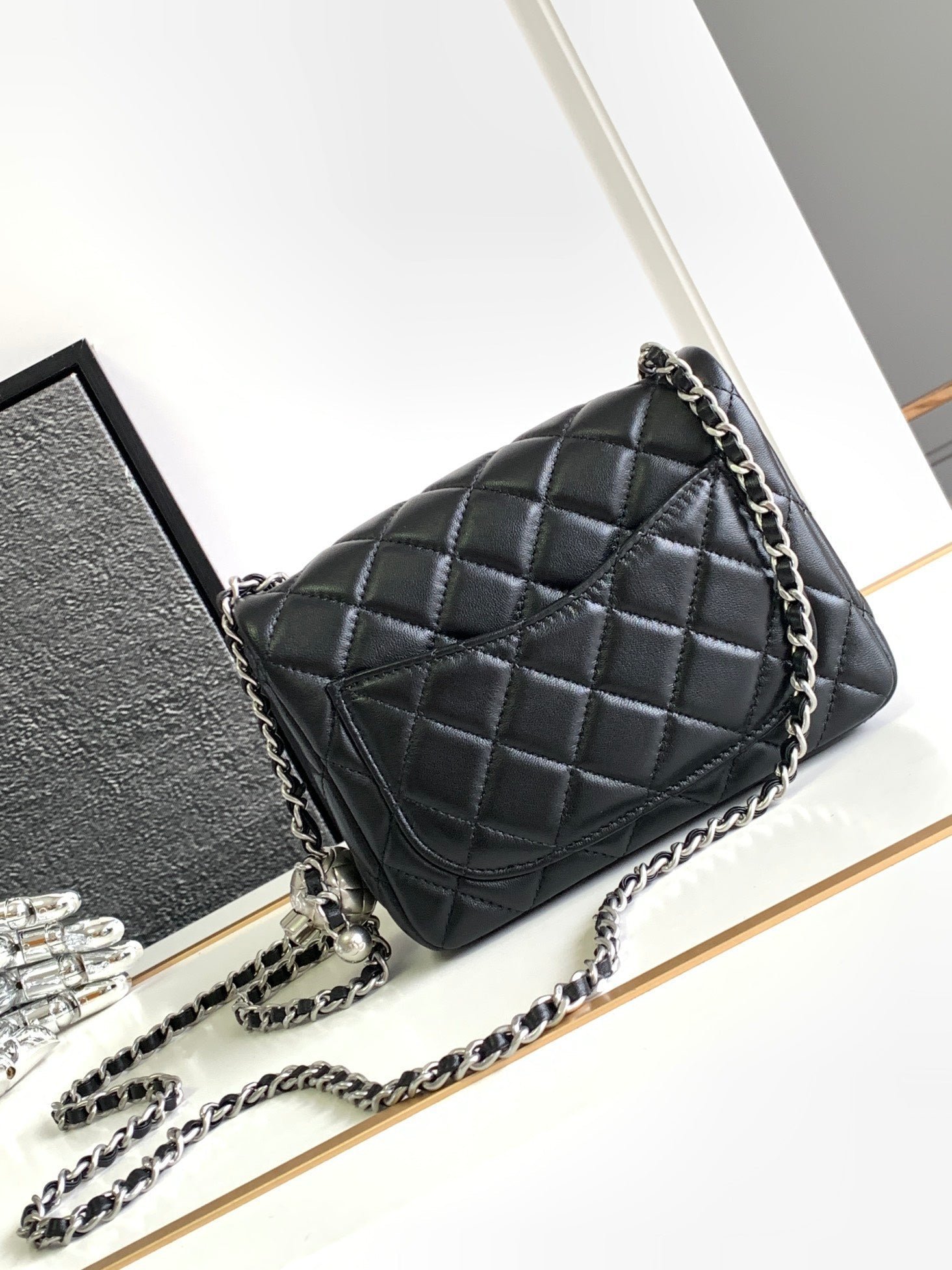 CC SMALL 17 FLAP BAG IN BLACK CALFSKIN - Image 2