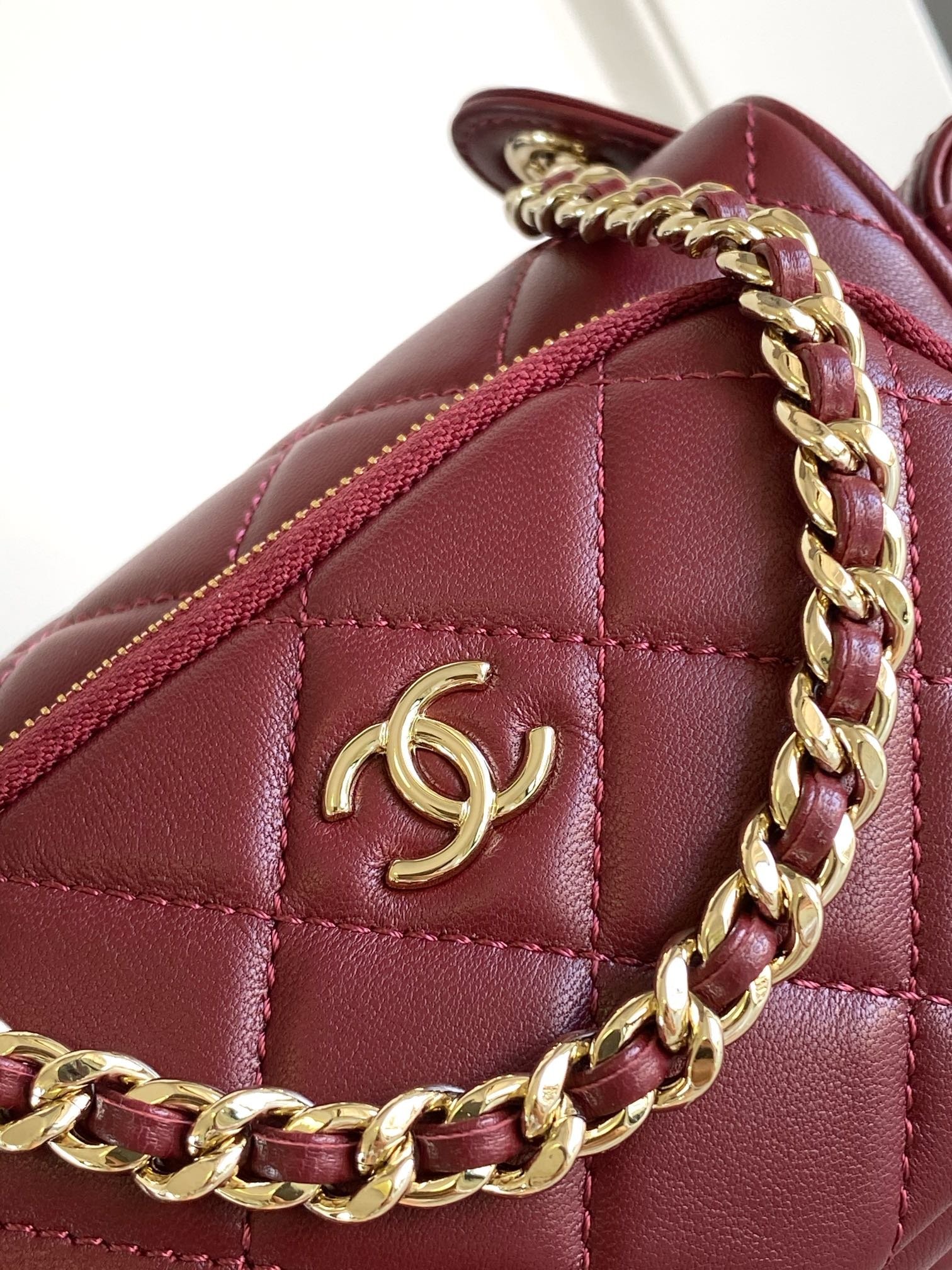 CHANEL 25S CAMERA BAG 23 IN DARK RED LAMBSKIN WITH GOLD HARDWARE - Image 12