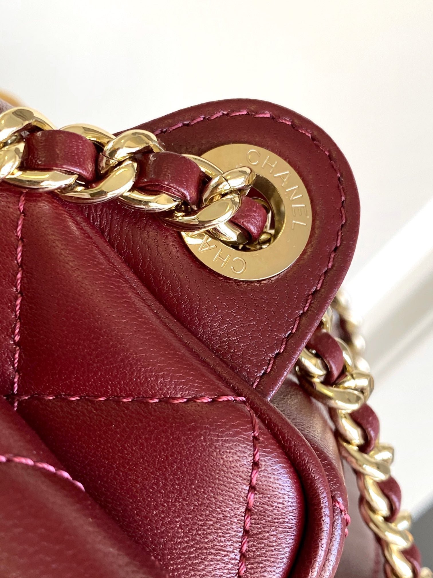 CHANEL 25S CAMERA BAG 23 IN DARK RED LAMBSKIN WITH GOLD HARDWARE - Image 13