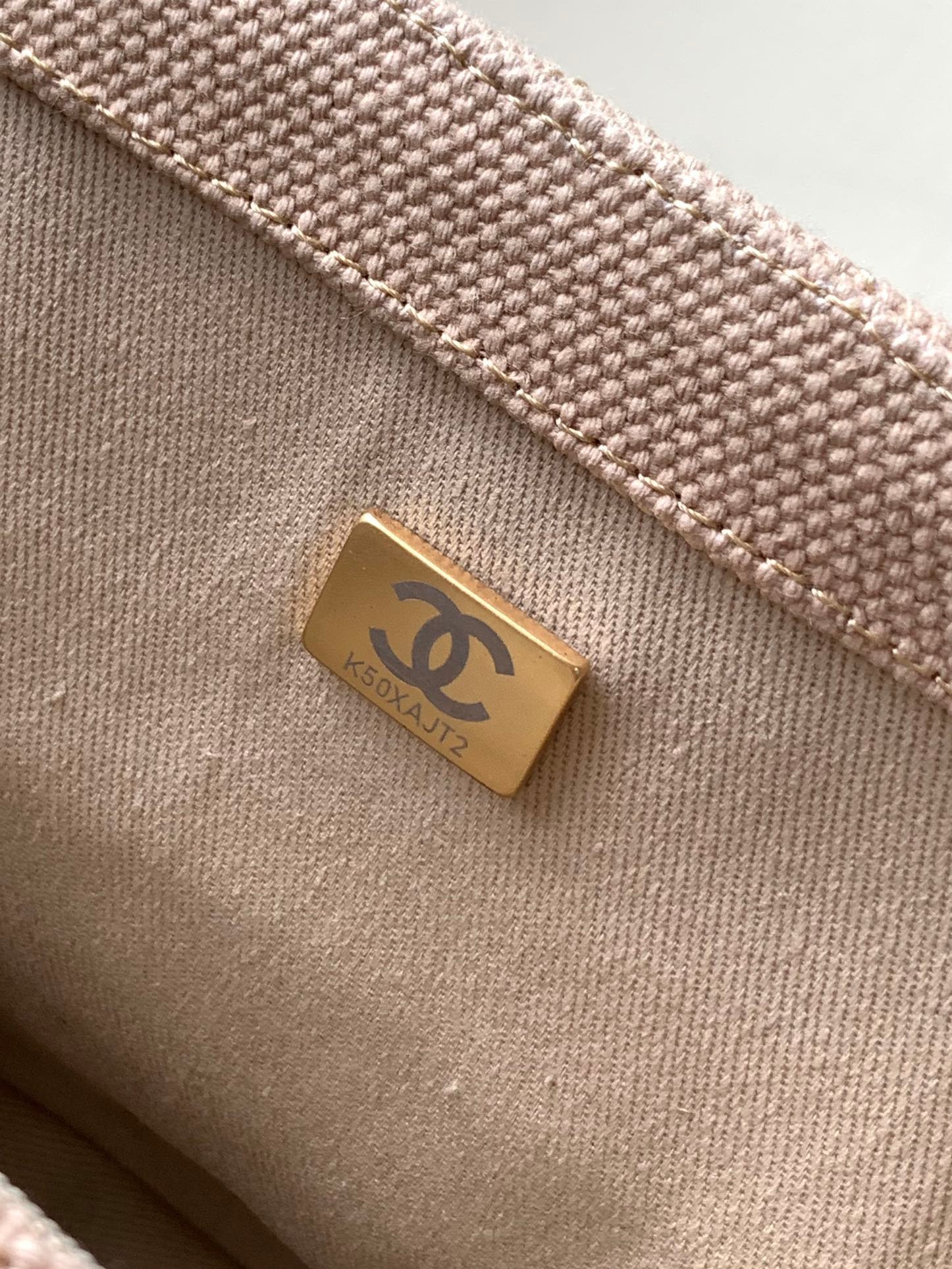 CHANEL 25S CLASSIC FLAP 26 CM IN LIGHT BEIGE CANVAS EMBROIDERED MOTIF WITH GOLD HARDWARE - Image 6