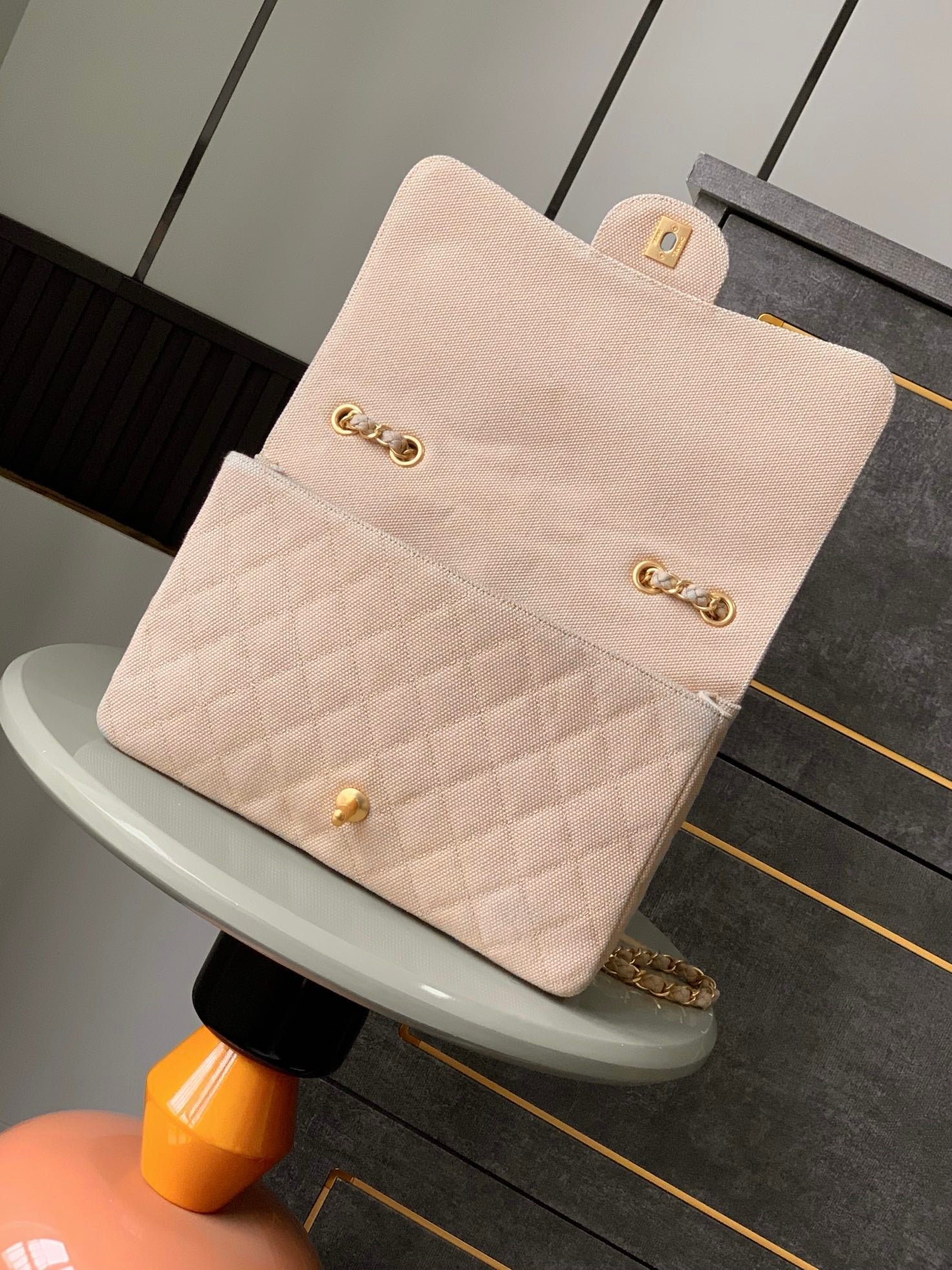 CHANEL 25S CLASSIC FLAP 26 CM IN LIGHT BEIGE CANVAS EMBROIDERED MOTIF WITH GOLD HARDWARE - Image 17