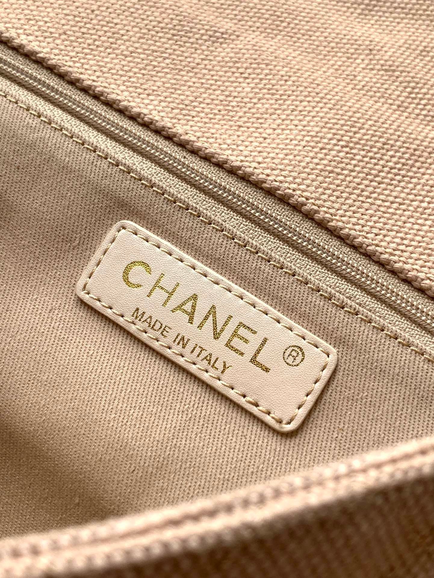 CHANEL 25S CLASSIC FLAP 26 CM IN LIGHT BEIGE CANVAS EMBROIDERED MOTIF WITH GOLD HARDWARE - Image 7