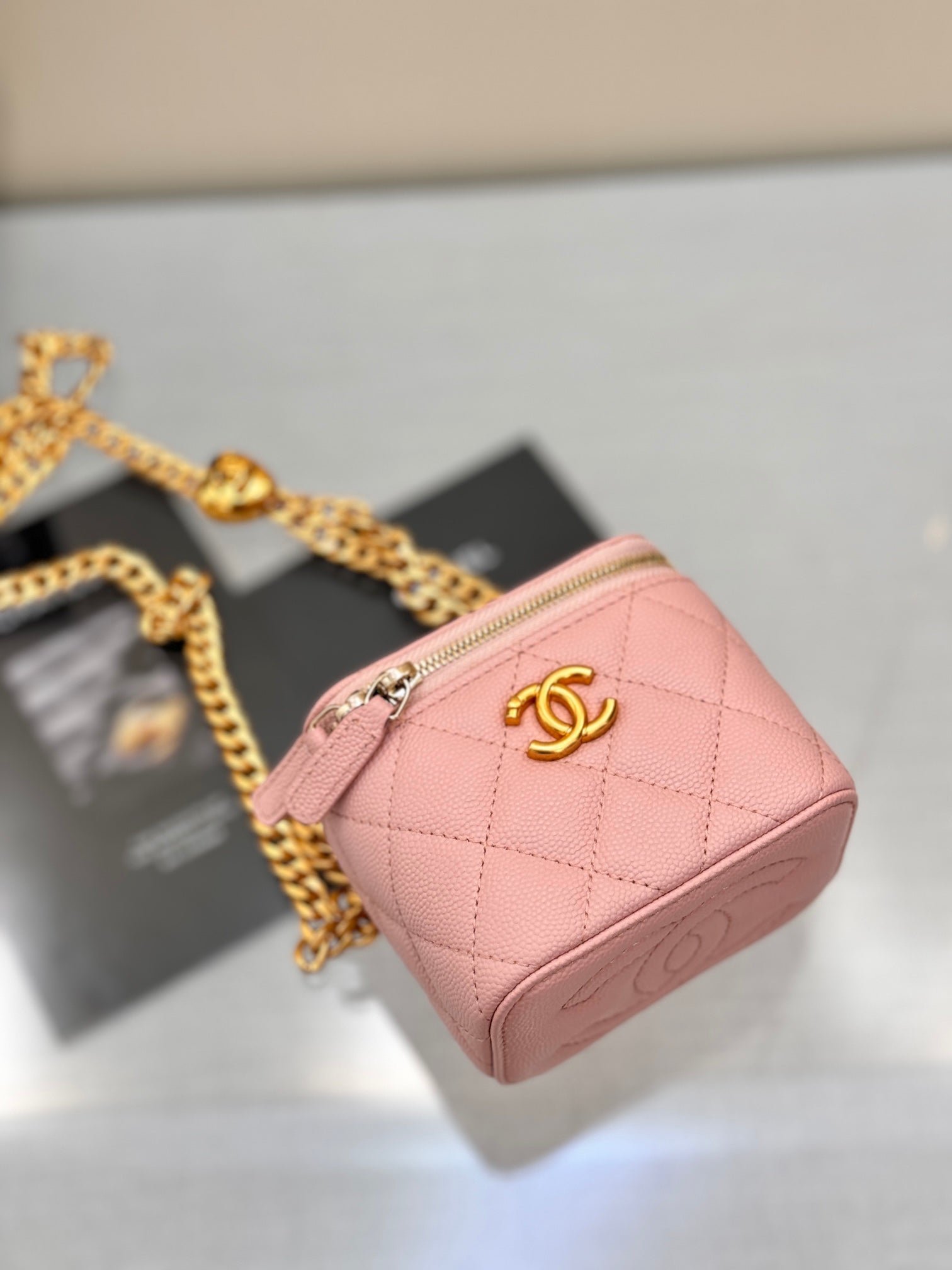 CHANEL 25S MINI VANITY BAG 11 CM IN LIGHT PINK LAMBSKIN WITH GOLD HARDWARE - Image 6