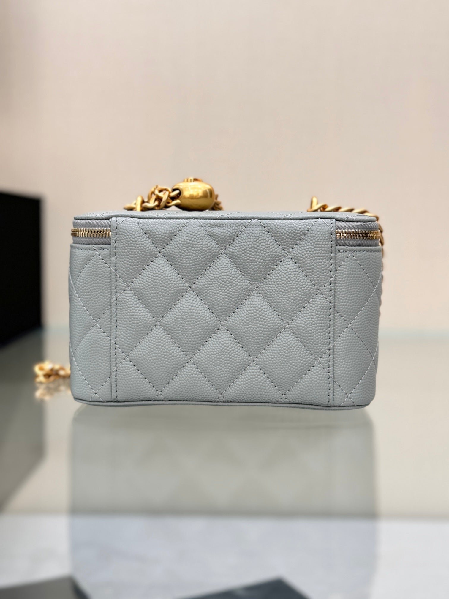 CHANEL 25S MINI VANITY BAG 16 CM IN GREY LAMBSKIN WITH GOLD HARDWARE - Image 3
