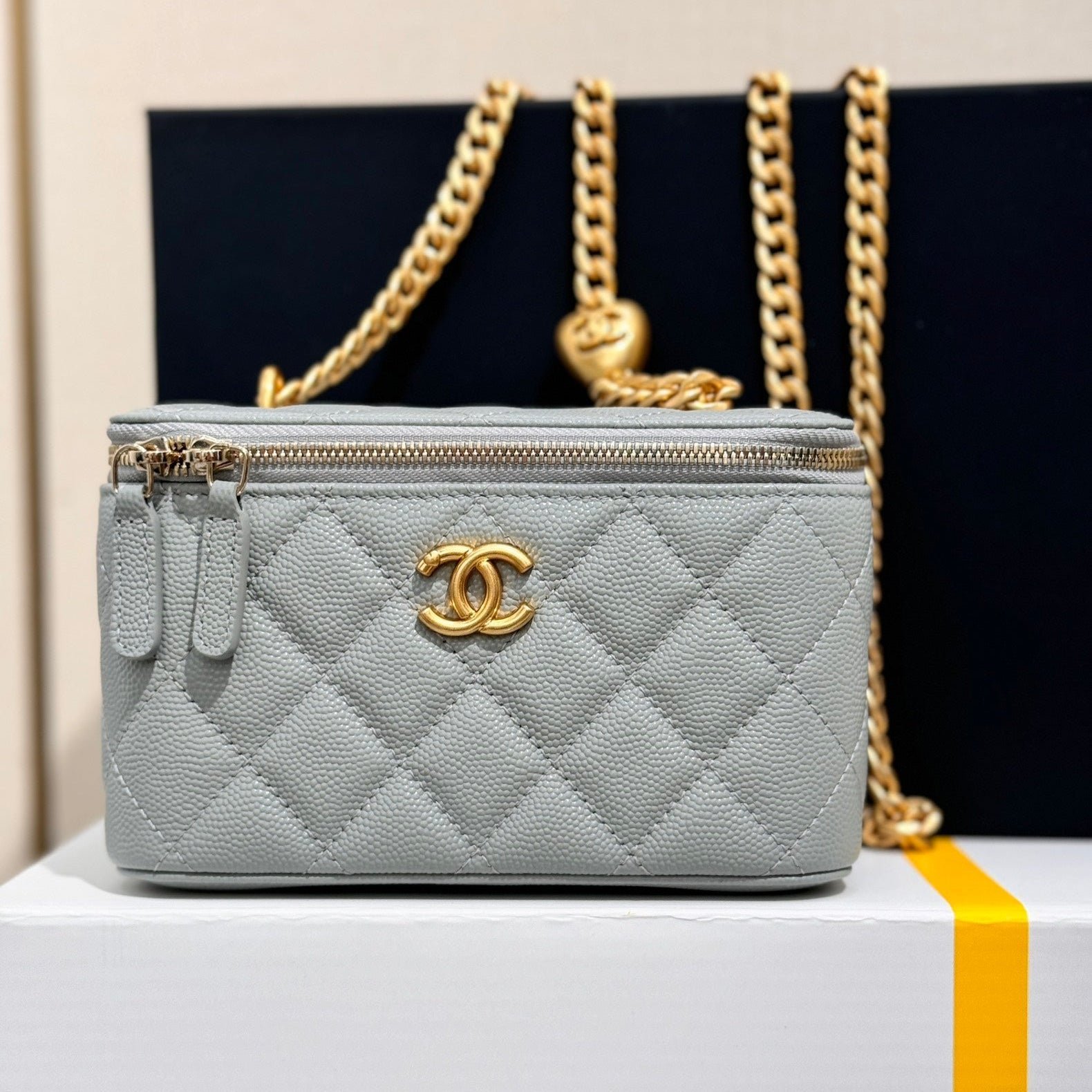CHANEL 25S MINI VANITY BAG 16 CM IN GREY LAMBSKIN WITH GOLD HARDWARE - Image 5