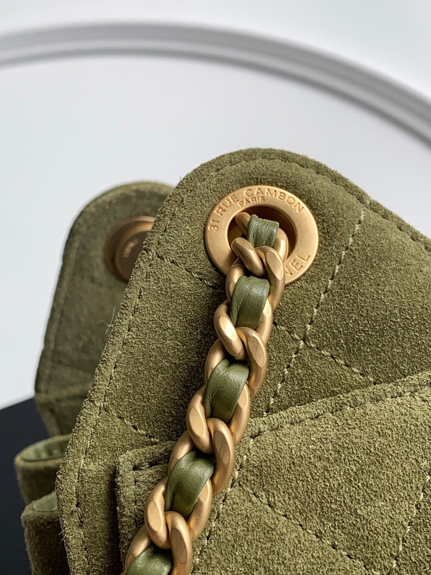 CHANEL 25S HOBO BAG 22 IN MOSS GREEN SUEDE WITH GOLD HARDWARE - Image 4