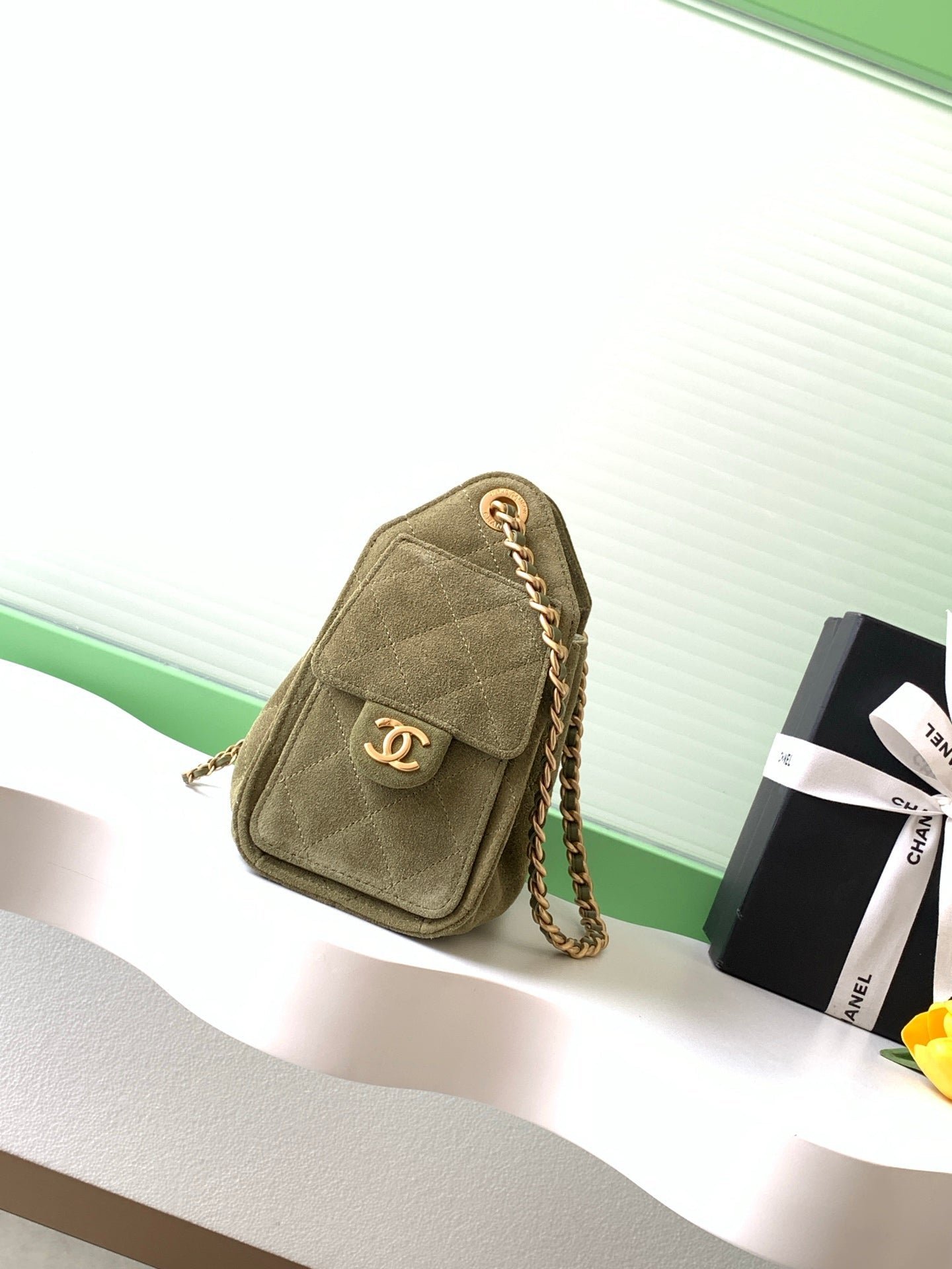 CHANEL 25S HOBO BAG 22 IN MOSS GREEN SUEDE WITH GOLD HARDWARE - Image 14