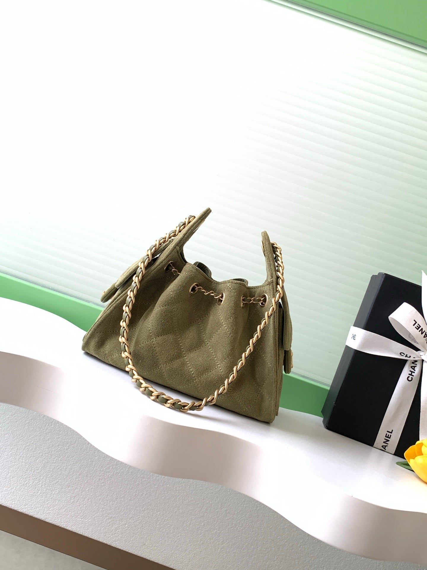CHANEL 25S HOBO BAG 22 IN MOSS GREEN SUEDE WITH GOLD HARDWARE - Image 7