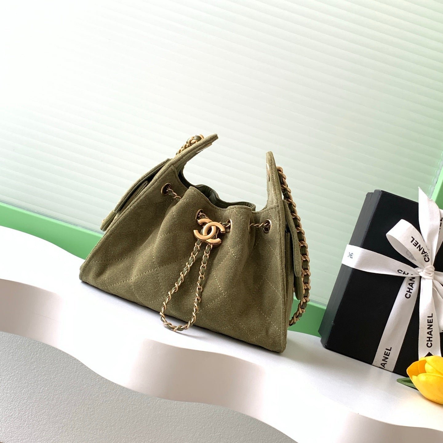 CHANEL 25S HOBO BAG 22 IN MOSS GREEN SUEDE WITH GOLD HARDWARE - Image 10