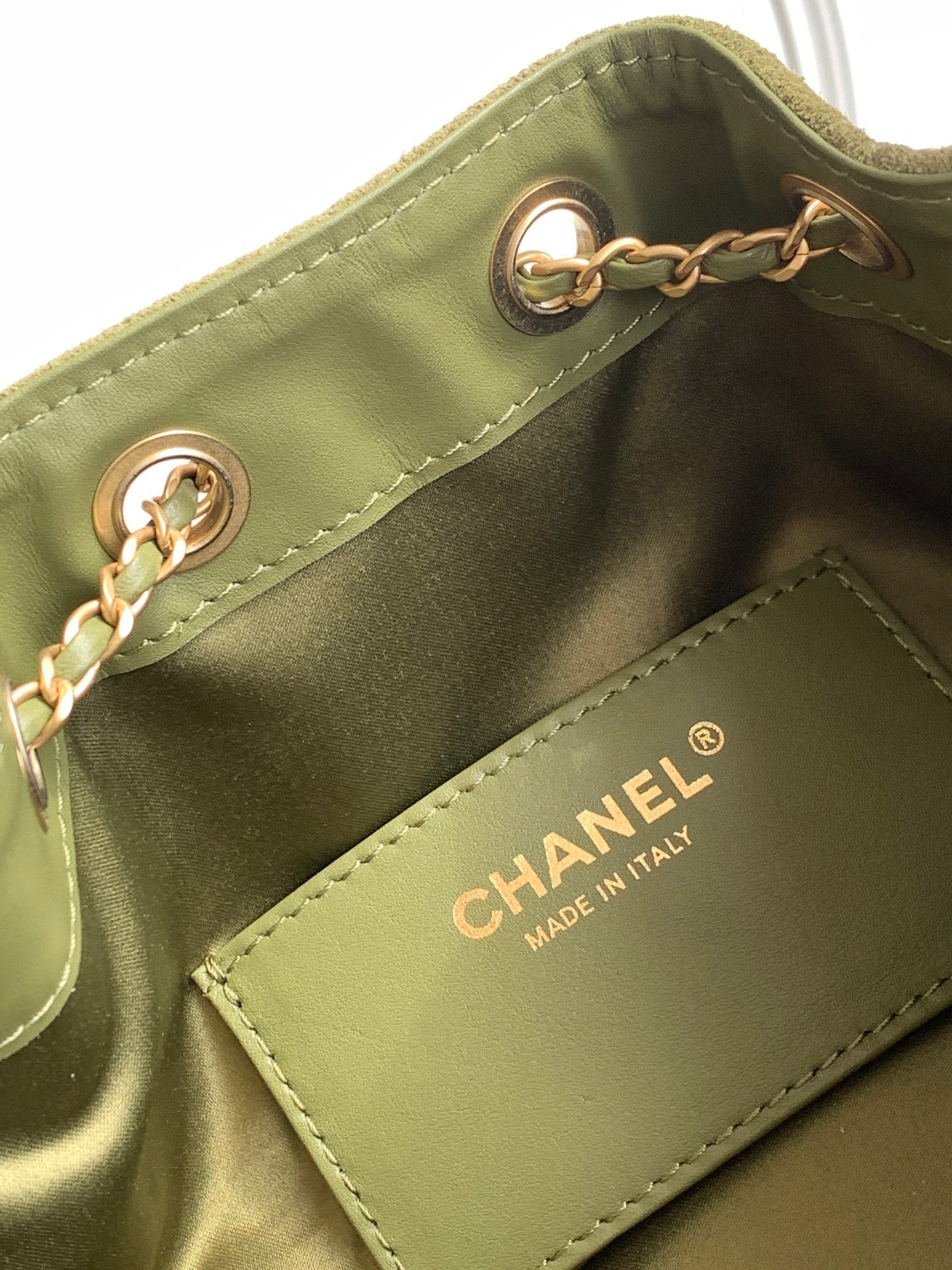 CHANEL 25S HOBO BAG 22 IN MOSS GREEN SUEDE WITH GOLD HARDWARE - Image 18