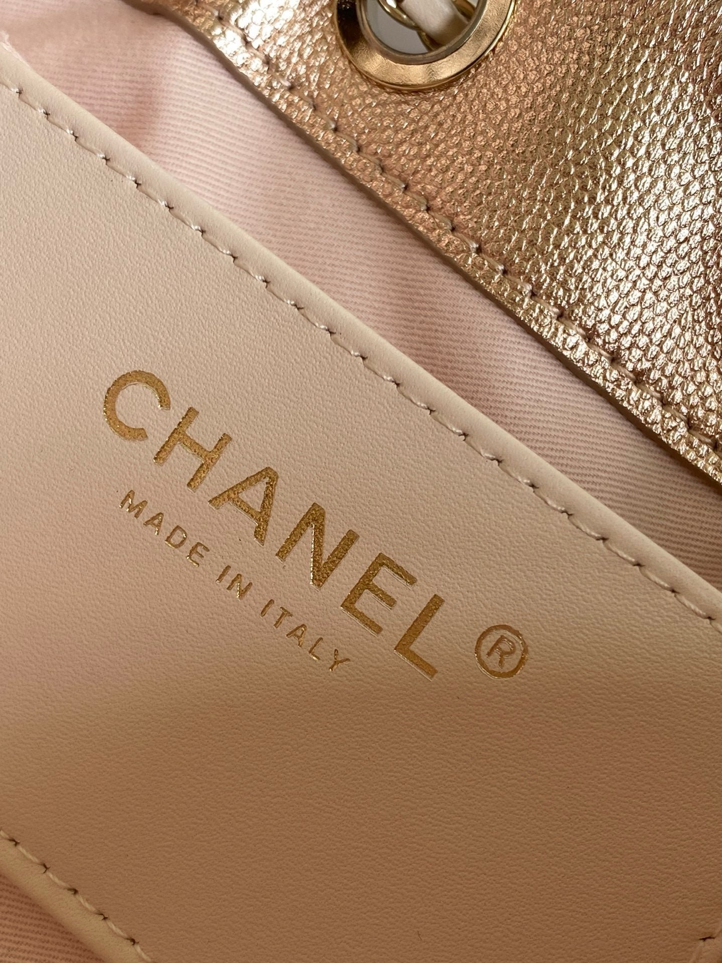 CHANEL 25S HOBO BAG 22 IN ROSE METALLIC CAVIAR - Image 8