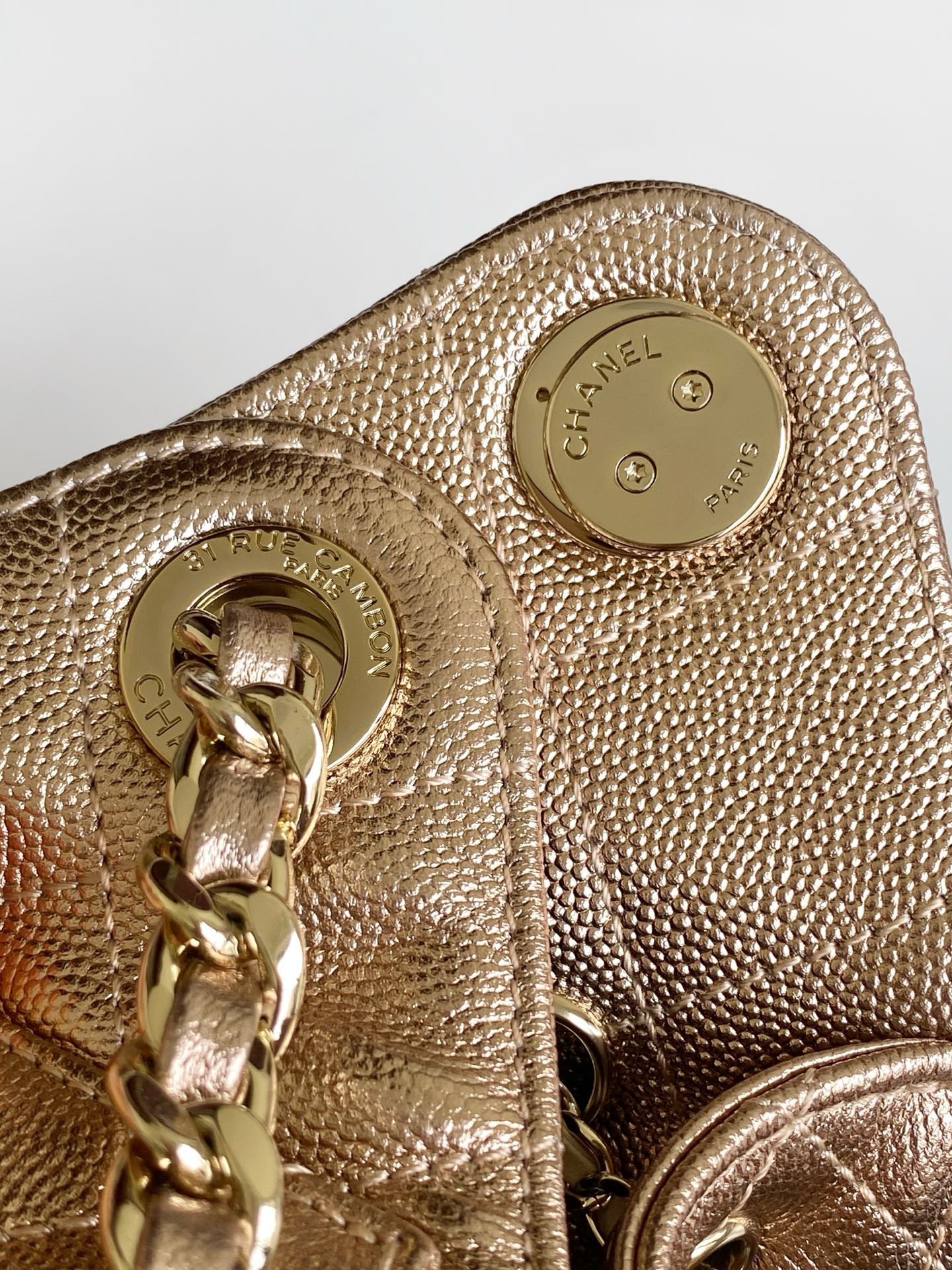 CHANEL 25S HOBO BAG 22 IN ROSE METALLIC CAVIAR - Image 18