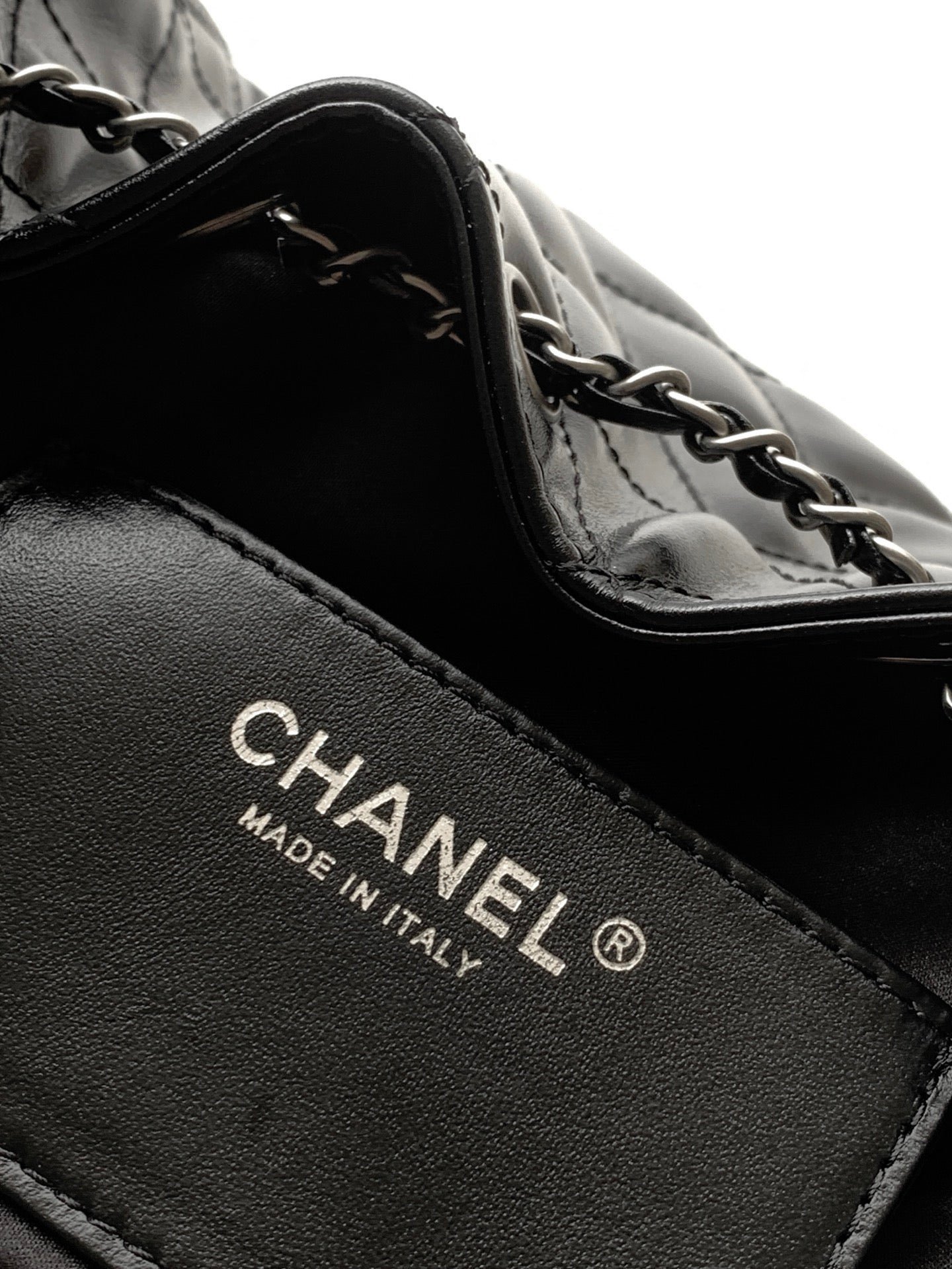 CHANEL 26S HOBO BAG 22 IN BLACK CALFSKIN - Image 14