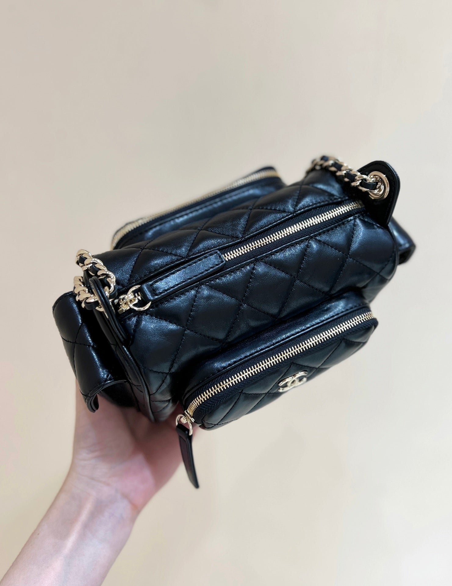 CHANEL CAMERA BAG 23 IN CONGO BLACK SHINY CALFSKIN - Image 4
