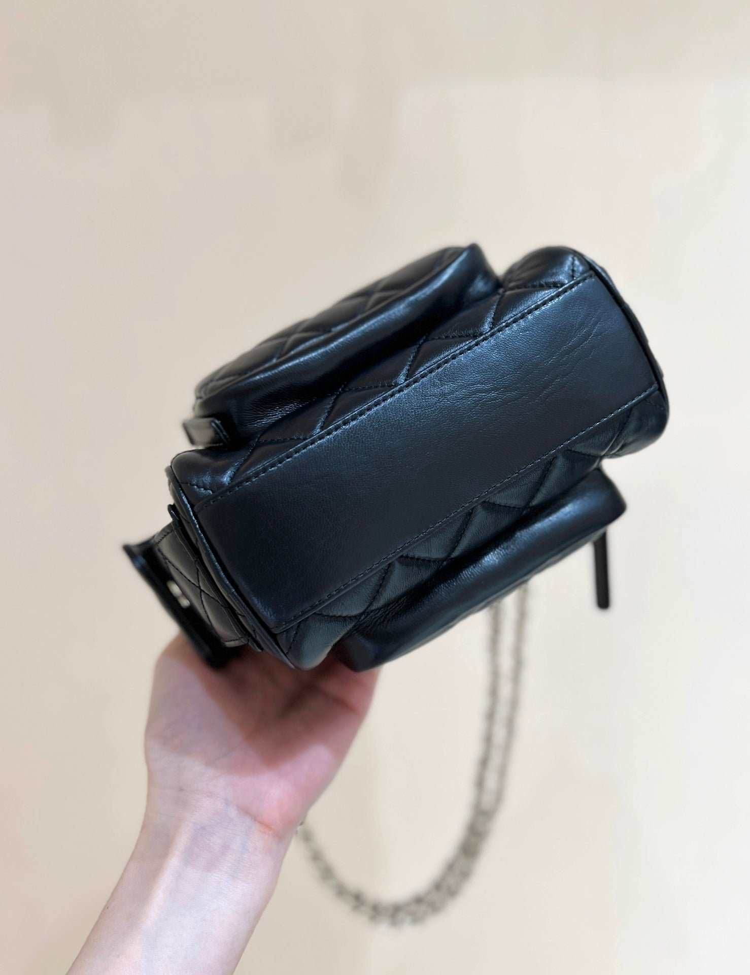 CHANEL CAMERA BAG 23 IN CONGO BLACK SHINY CALFSKIN - Image 5