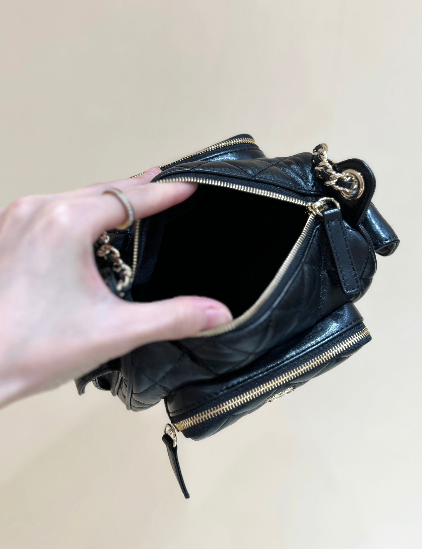 CHANEL CAMERA BAG 23 IN CONGO BLACK SHINY CALFSKIN - Image 6