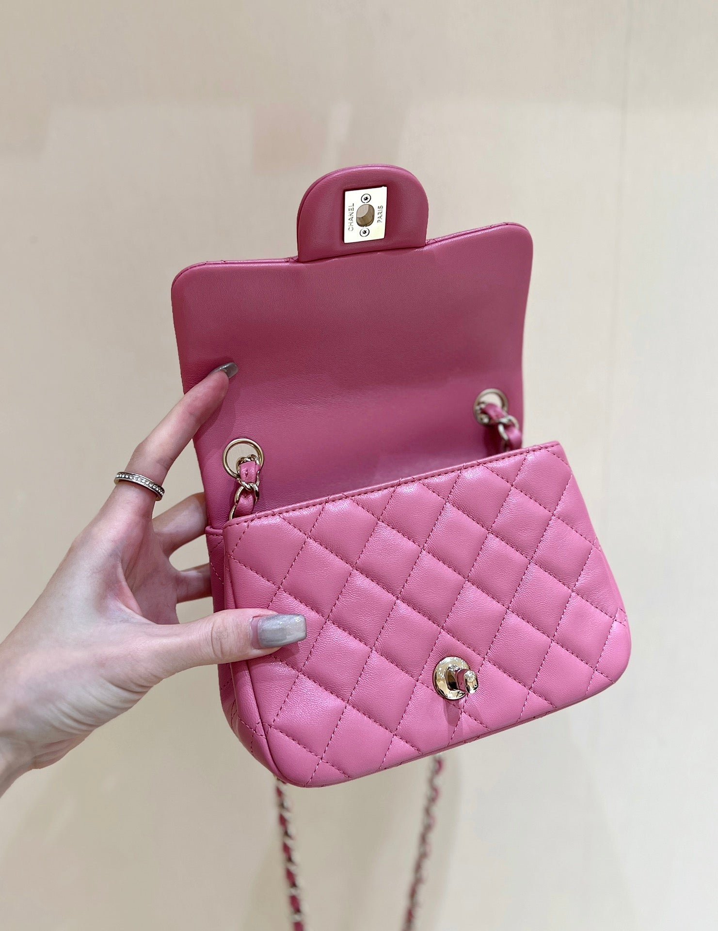 CHANEL 25S FLAP BAG 17 CM IN PINK LAMBSKIN WITH GOLD HARDWARE - Image 6