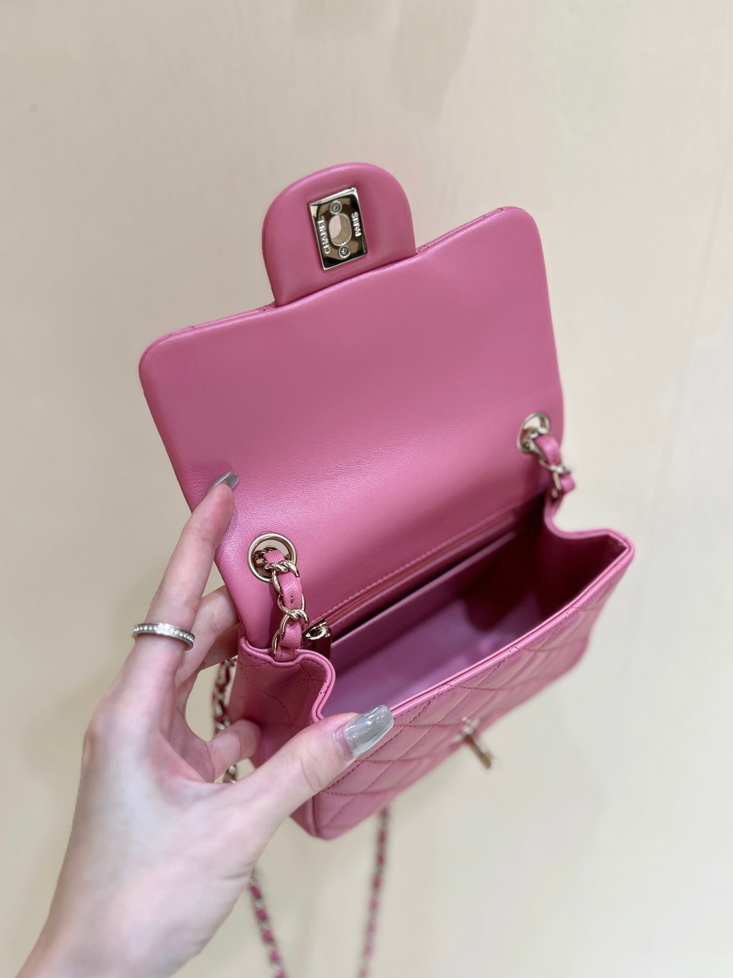 CHANEL 25S FLAP BAG 17 CM IN PINK LAMBSKIN WITH GOLD HARDWARE - Image 11