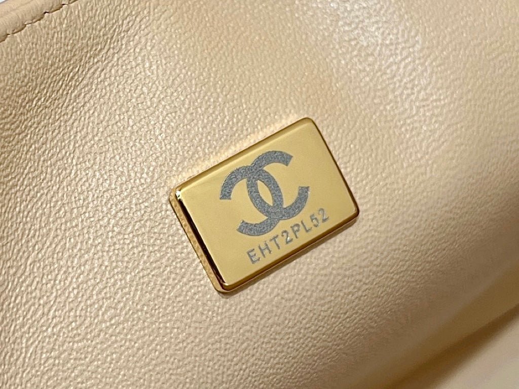CHANEL 25S FLAP BAG 17 CM IN LIGHT BEIGE LAMBSKIN WITH GOLD HARDWARE - Image 8
