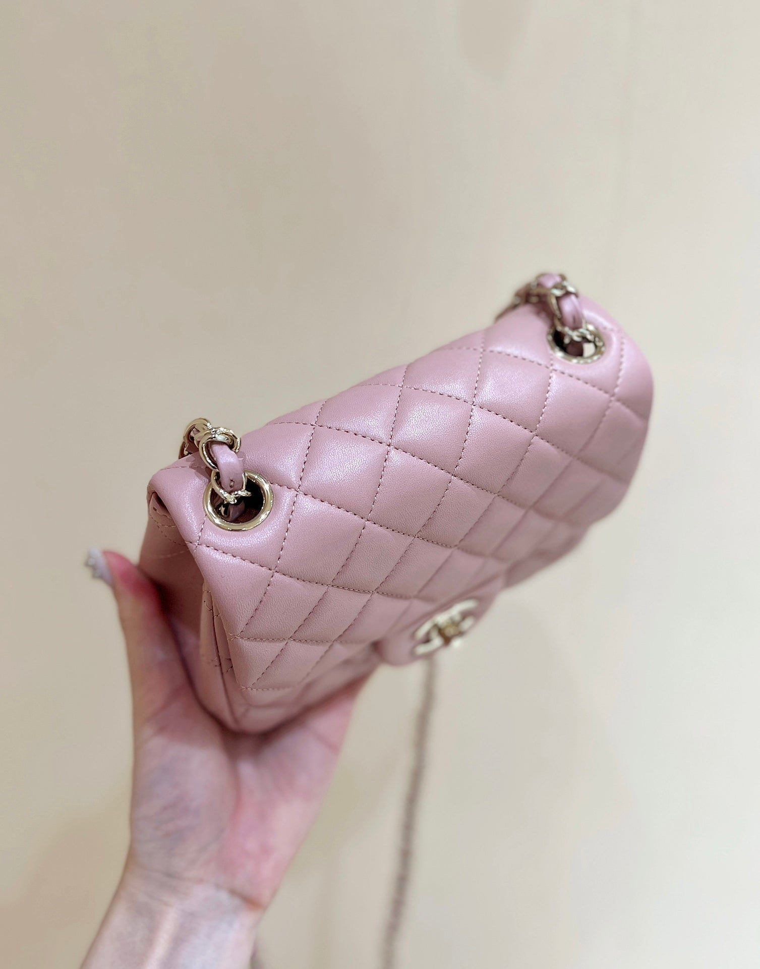 CHANEL 25S FLAP BAG 17 CM IN LIGHT PINK LAMBSKIN WITH GOLD HARDWARE - Image 4