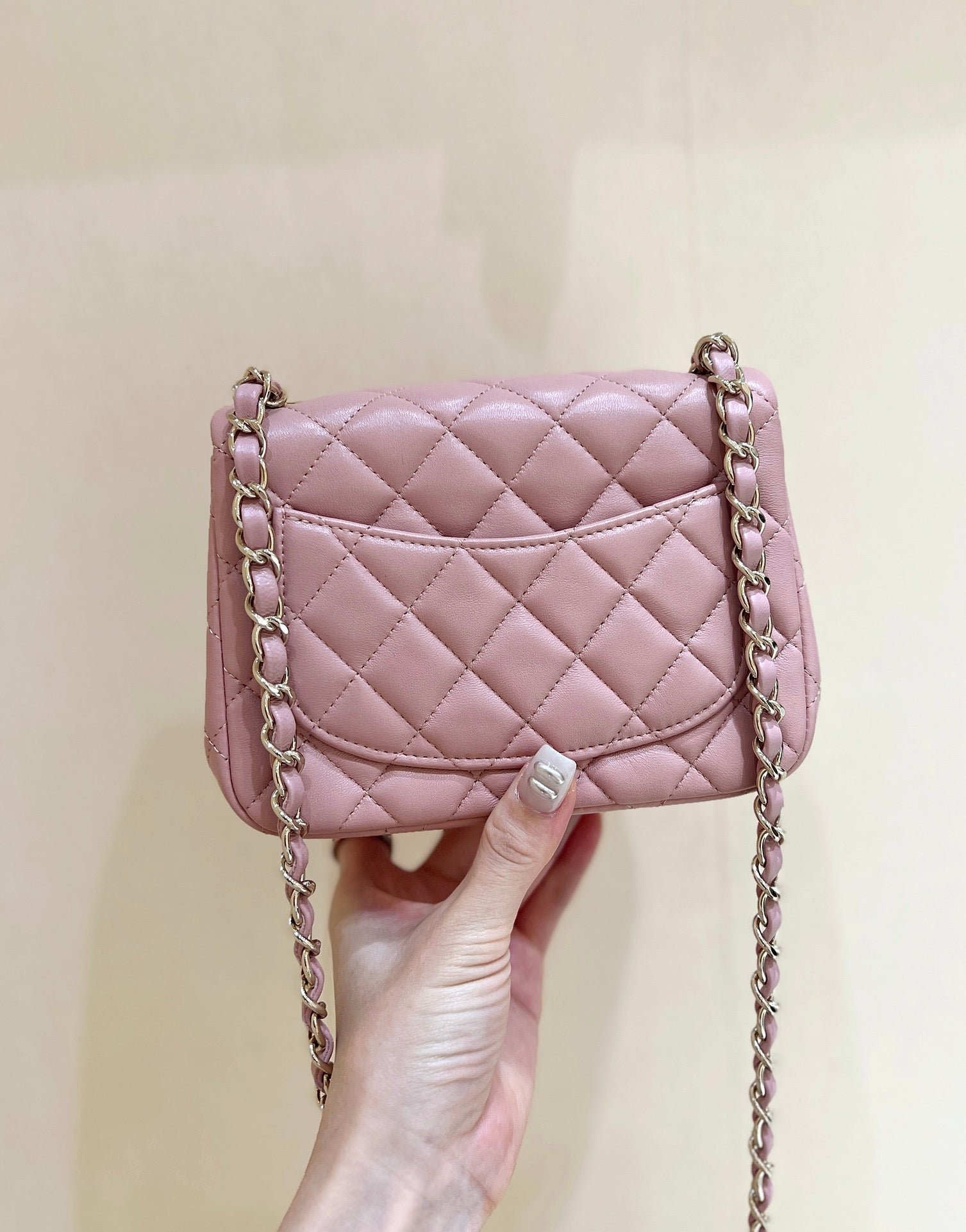 CHANEL 25S FLAP BAG 17 CM IN LIGHT PINK LAMBSKIN WITH GOLD HARDWARE - Image 12