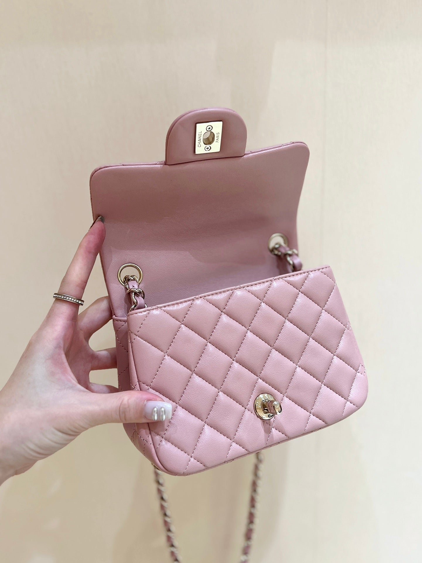 CHANEL 25S FLAP BAG 17 CM IN LIGHT PINK LAMBSKIN WITH GOLD HARDWARE - Image 5
