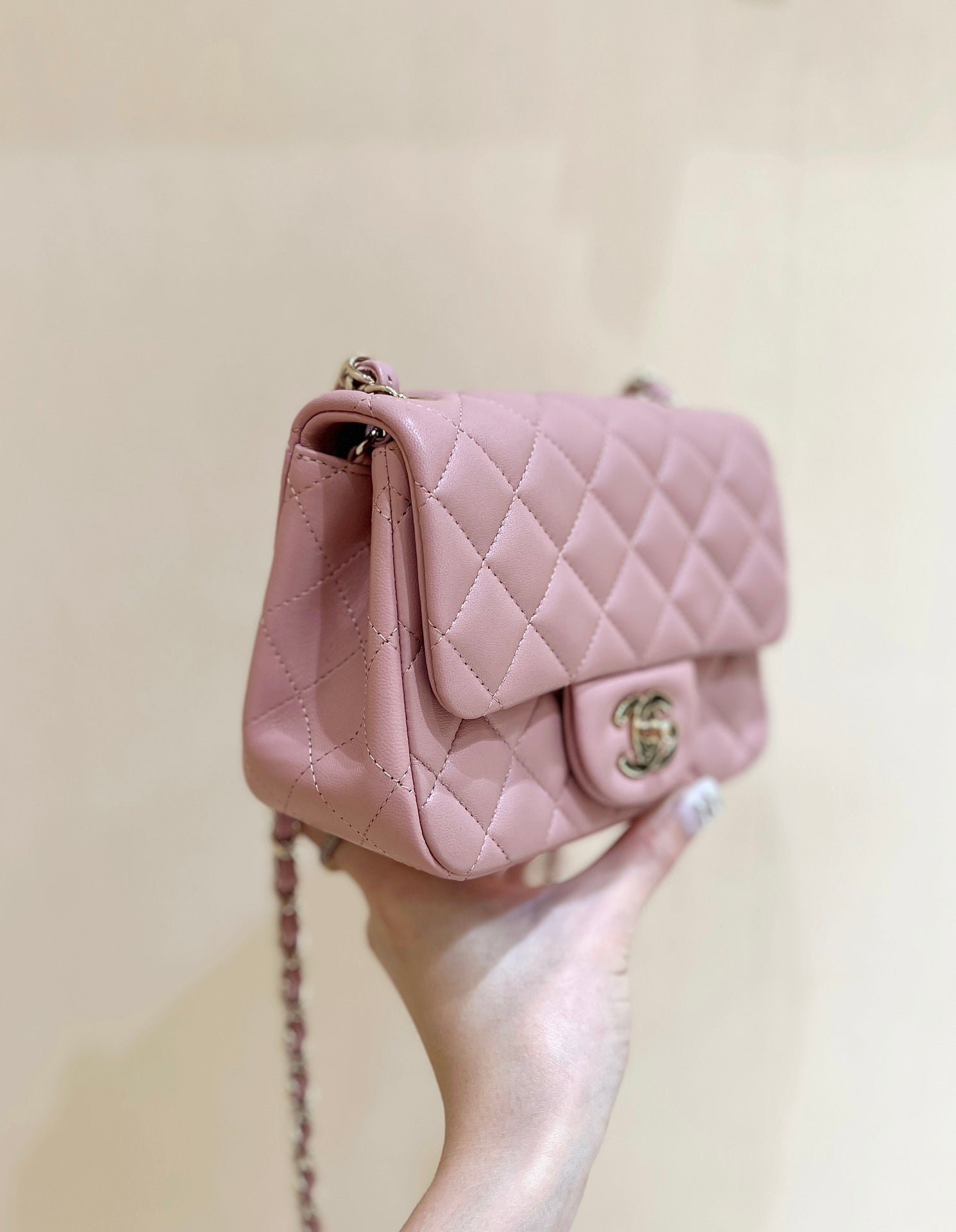 CHANEL 25S FLAP BAG 17 CM IN LIGHT PINK LAMBSKIN WITH GOLD HARDWARE - Image 11