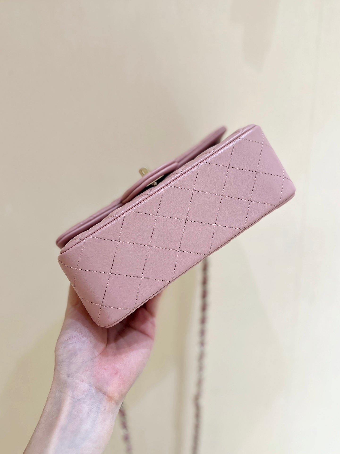 CHANEL 25S FLAP BAG 20 CM IN LIGHT PINK LAMBSKIN WITH GOLD HARDWARE - Image 13