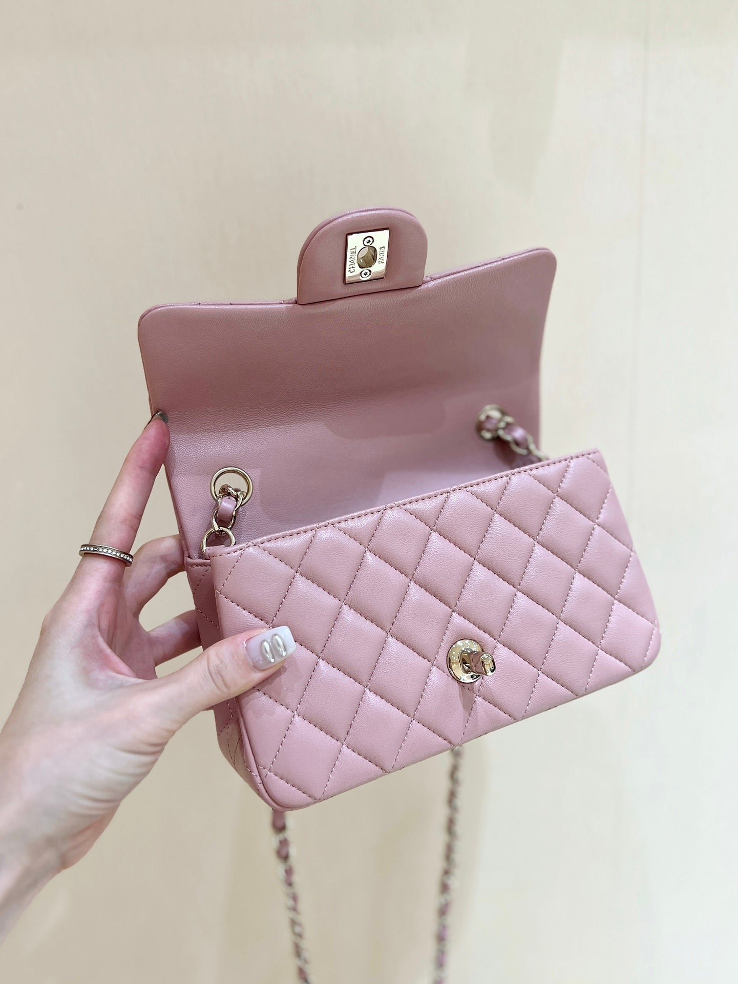 CHANEL 25S FLAP BAG 20 CM IN LIGHT PINK LAMBSKIN WITH GOLD HARDWARE - Image 7
