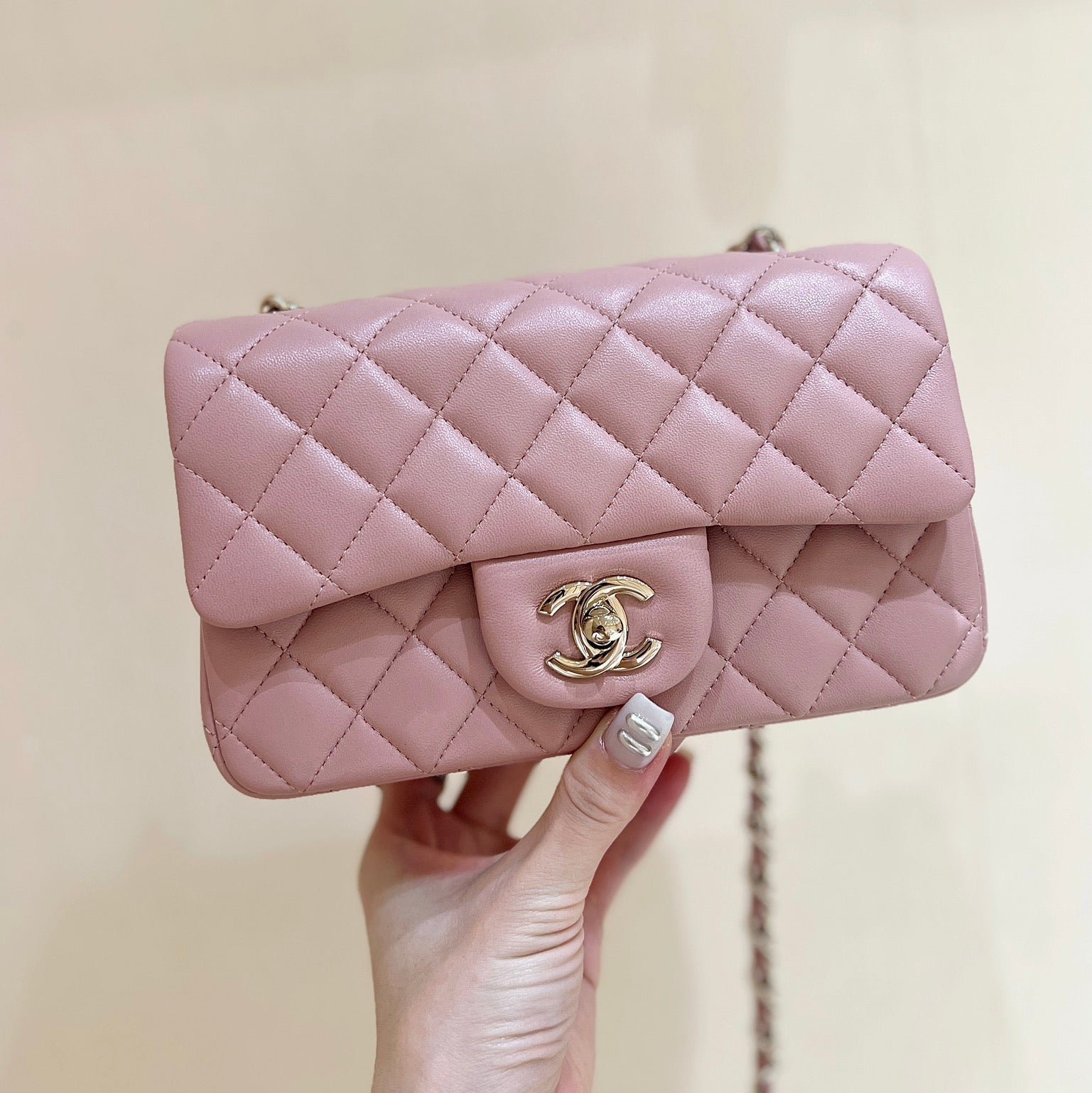 CHANEL 25S FLAP BAG 20 CM IN LIGHT PINK LAMBSKIN WITH GOLD HARDWARE - Image 10