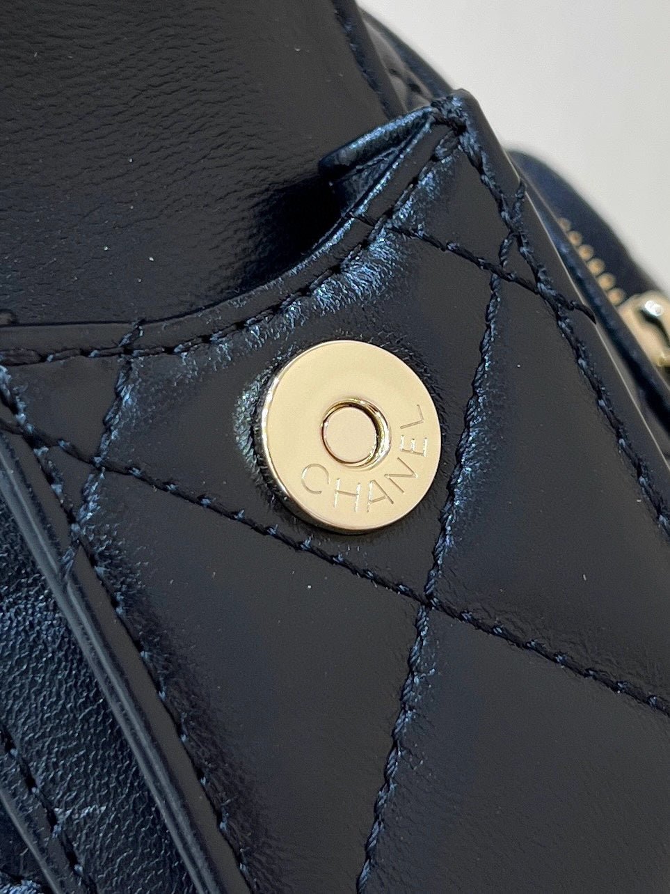 CHANEL CAMERA BAG 23 IN CONGO BLACK SHINY CALFSKIN - Image 18