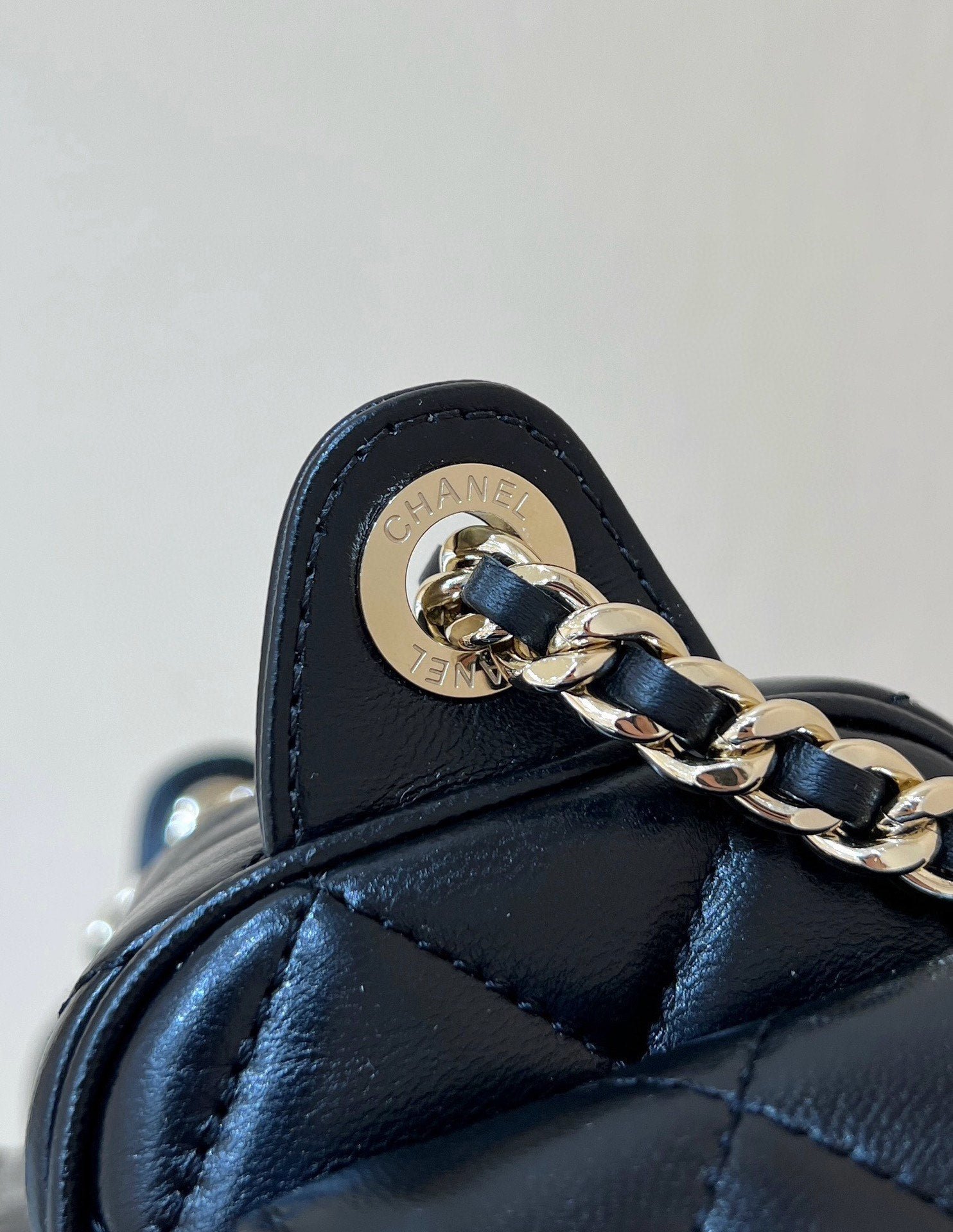CHANEL CAMERA BAG 23 IN CONGO BLACK SHINY CALFSKIN - Image 8