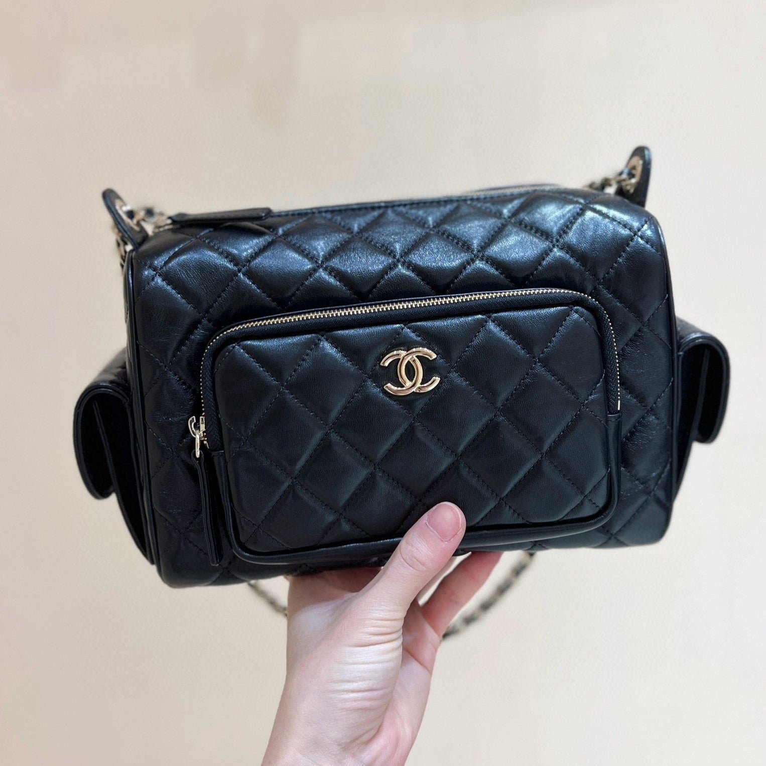 CHANEL CAMERA BAG 24 IN CONGO BLACK SHINY CALFSKIN GOLD CHAIN - Image 10